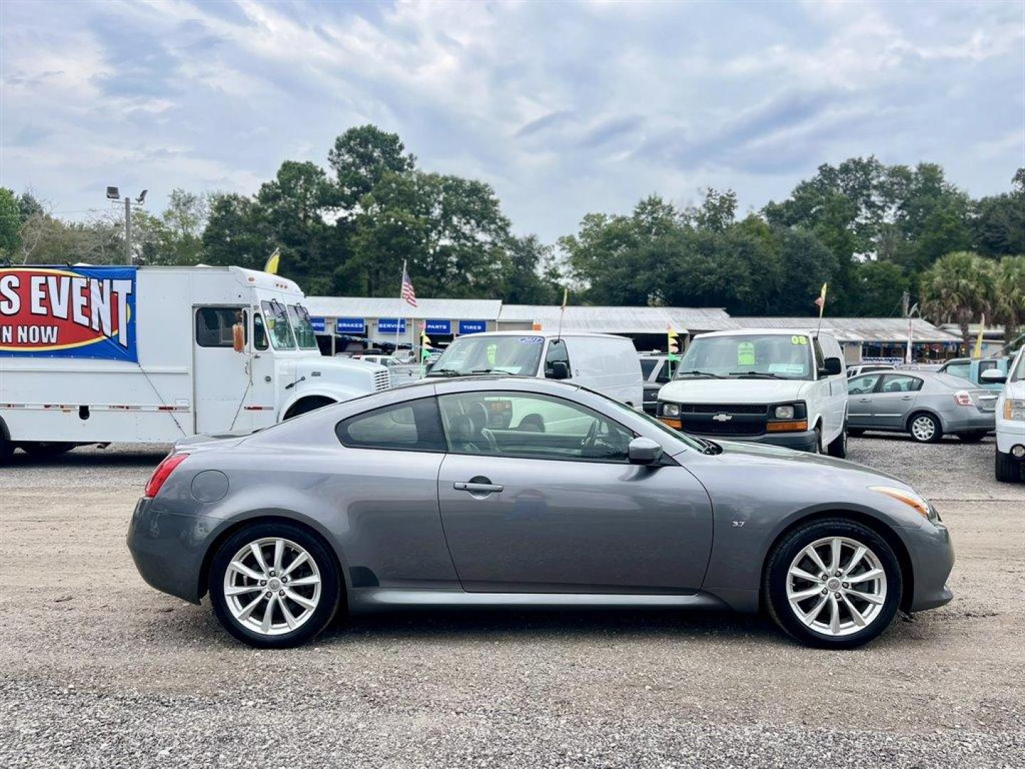 2014 Grey /Black Infiniti Q60 (JN1CV6EK4EM) with an 3.7l V6 SFI Dohc 3.7l engine, Automatic transmission, located at 745 East Steele Rd., West Columbia, SC, 29170, (803) 755-9148, 33.927212, -81.148483 - Special Internet Price! 2014 Infiniti Q60 with AM/FM radio, Cruise control, Push to start, Keyless entry, Backup camera, Leather interior, Heated front seats, Powered front seats, Powered windows, Powered door locks, Plus more! - Photo#5