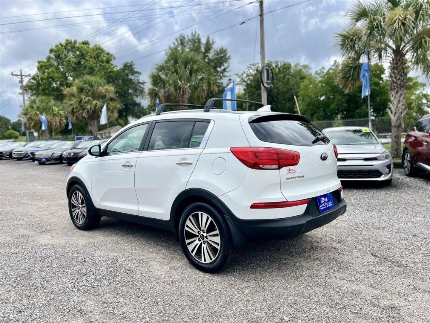 2014 White /Grey Kia Sportage (KNDPC3AC6E7) with an 2.4l I-4 DI Dohc 2.4l engine, Automatic transmission, located at 745 East Steele Rd., West Columbia, SC, 29170, (803) 755-9148, 33.927212, -81.148483 - Special Internet Price! 2014 Kia Sportage EX with Bluetooth, Backup camera, Cruise control, Heated front seats, Dual moonroof, Leather interior, Powered windows, Powered door locks, Plus more! - Photo#1