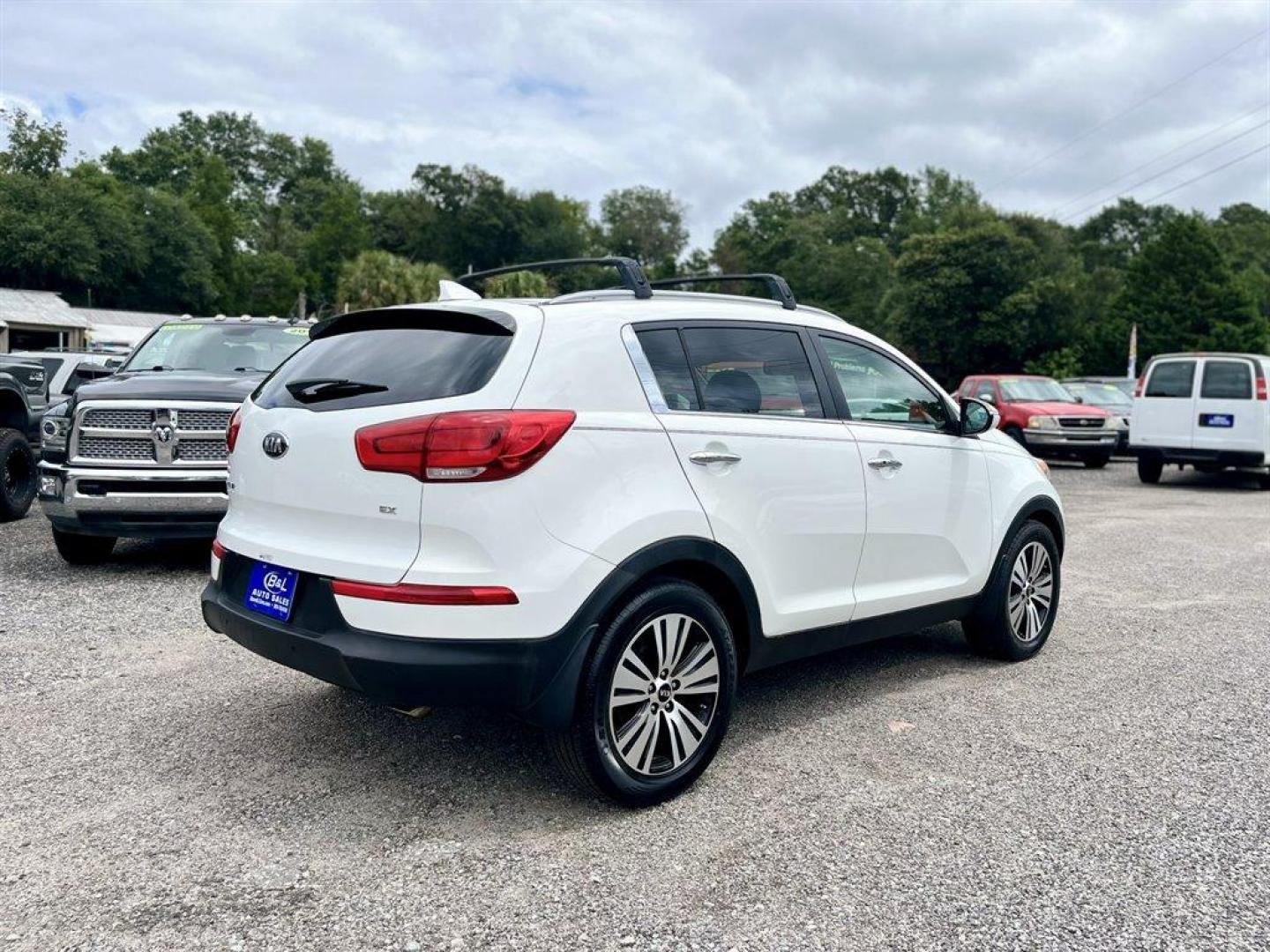 2014 White /Grey Kia Sportage (KNDPC3AC6E7) with an 2.4l I-4 DI Dohc 2.4l engine, Automatic transmission, located at 745 East Steele Rd., West Columbia, SC, 29170, (803) 755-9148, 33.927212, -81.148483 - Special Internet Price! 2014 Kia Sportage EX with Bluetooth, Backup camera, Cruise control, Heated front seats, Dual moonroof, Leather interior, Powered windows, Powered door locks, Plus more! - Photo#3