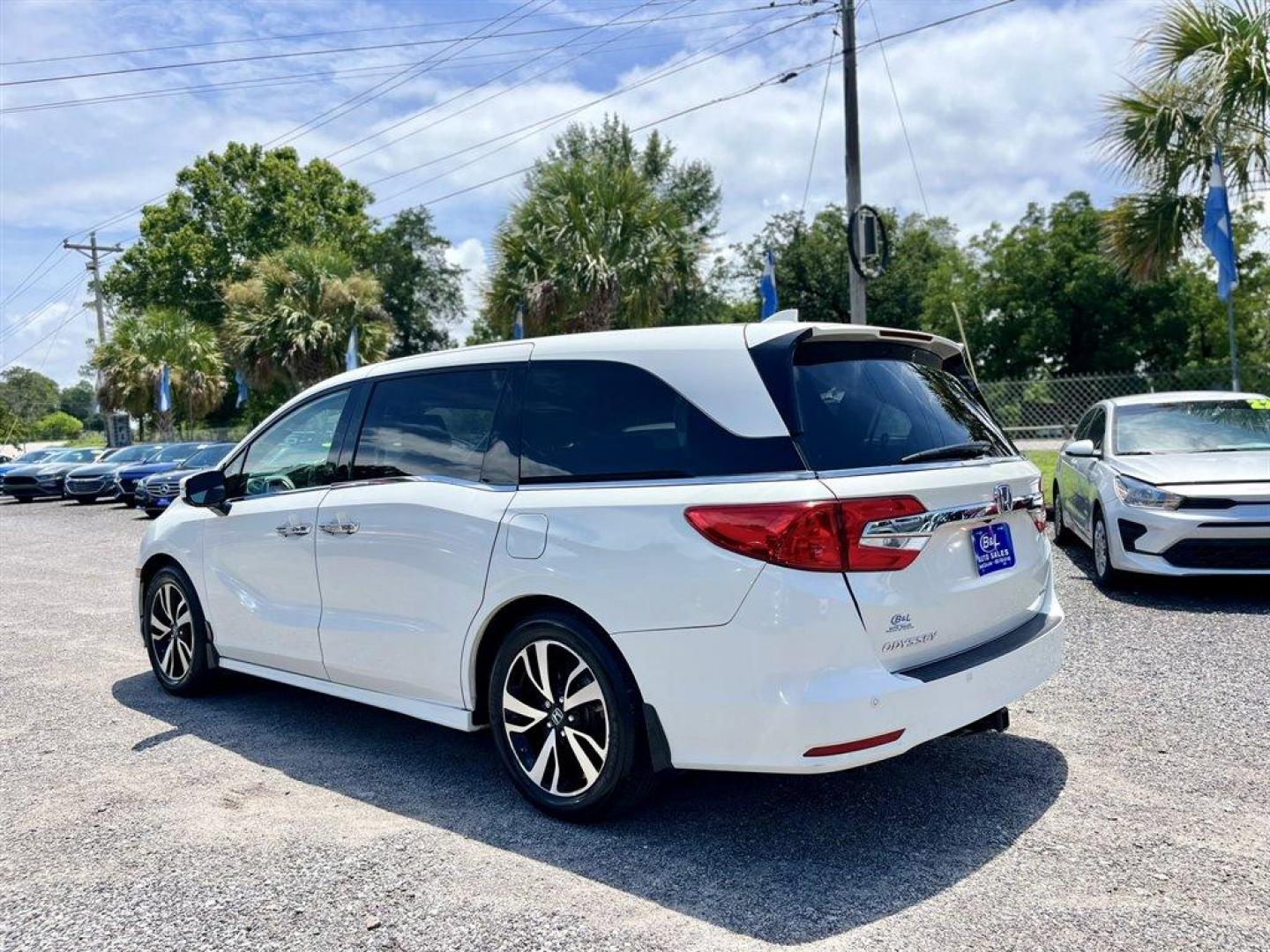 2019 White /Taupe Honda Odyssey (5FNRL6H93KB) with an 3.5l V6 MPI Sohc Vtec 3.5 engine, Automatic transmission, located at 745 East Steele Rd., West Columbia, SC, 29170, (803) 755-9148, 33.927212, -81.148483 - Special Internet Price! 2019 Honda Odyssey Elite with Bluetooth, Cruise control, Backup camera, Navigation, Sunroof, Heating and cooling front seats, Leather interior, Cab view camera, 3rd row seating, Rear attached vacuum, Powered liftgate, Powered windows, Powered door locks, Plus more! - Photo#1