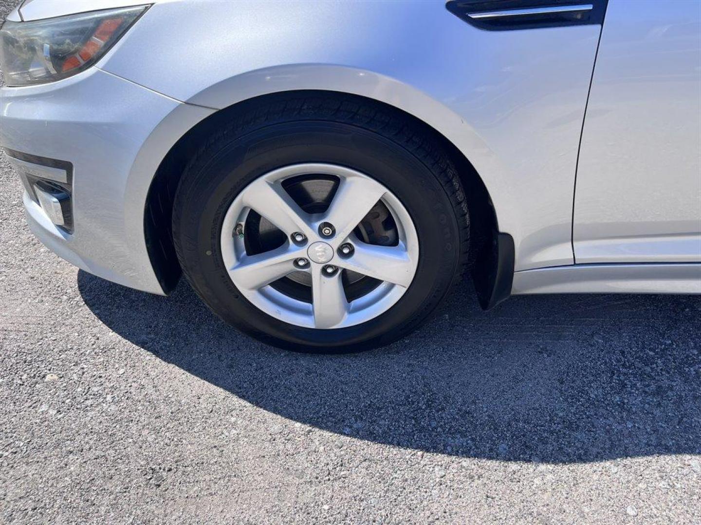 2014 White /Grey Kia Optima (5XXGM4A73EG) with an 2.4l I-4 DI Dohc 2.4l engine, Automatic transmission, located at 745 East Steele Rd., West Columbia, SC, 29170, (803) 755-9148, 33.927212, -81.148483 - Special Internet Price! 2014 Kia Optima with AM/FM radio, Backup camera, Cruise control, Cloth interior, Powered windows, Powered door locks, Keyless entry, Plus more! - Photo#32