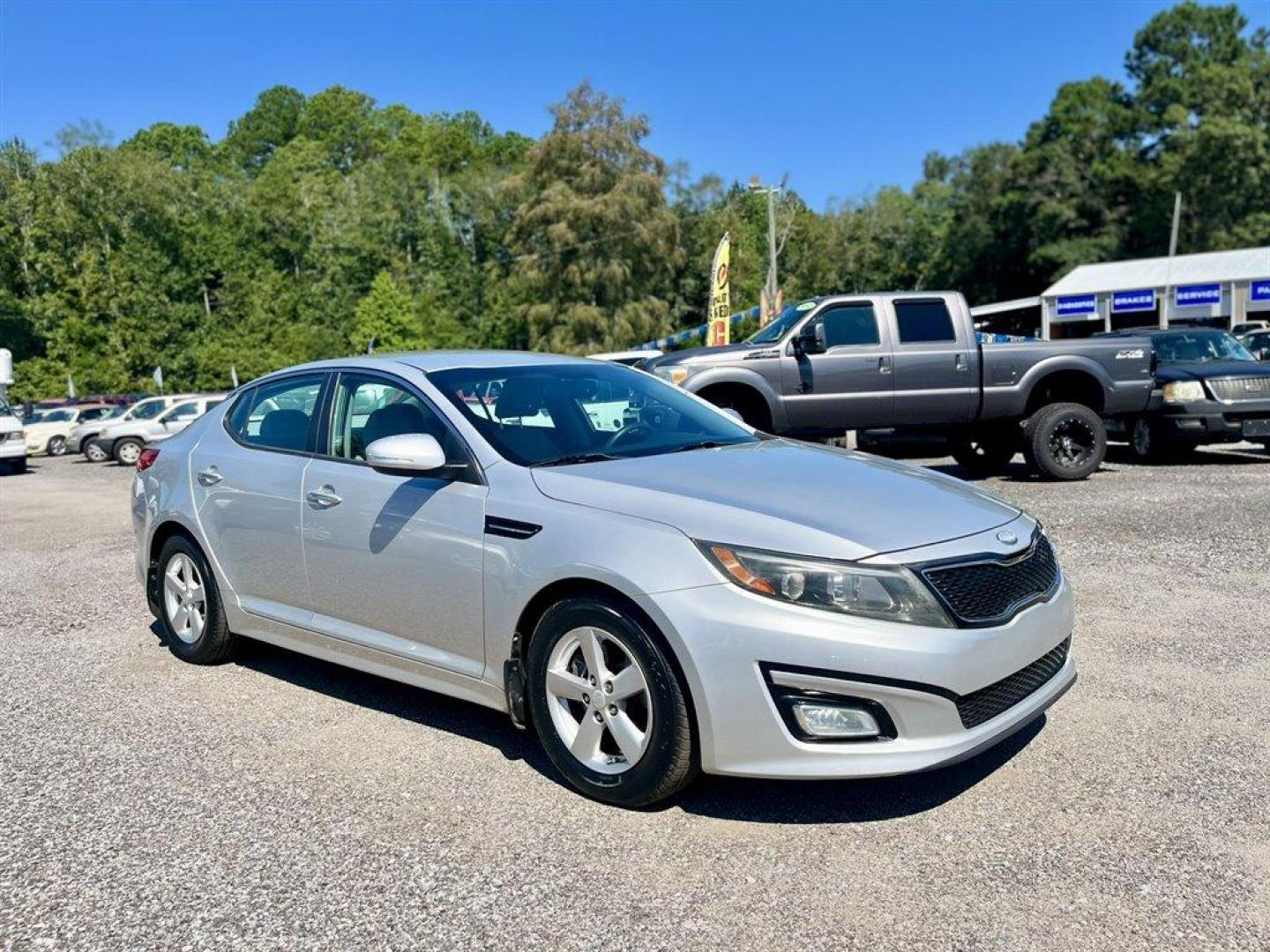 2014 White /Grey Kia Optima (5XXGM4A73EG) with an 2.4l I-4 DI Dohc 2.4l engine, Automatic transmission, located at 745 East Steele Rd., West Columbia, SC, 29170, (803) 755-9148, 33.927212, -81.148483 - Special Internet Price! 2014 Kia Optima with AM/FM radio, Backup camera, Cruise control, Cloth interior, Powered windows, Powered door locks, Keyless entry, Plus more! - Photo#3