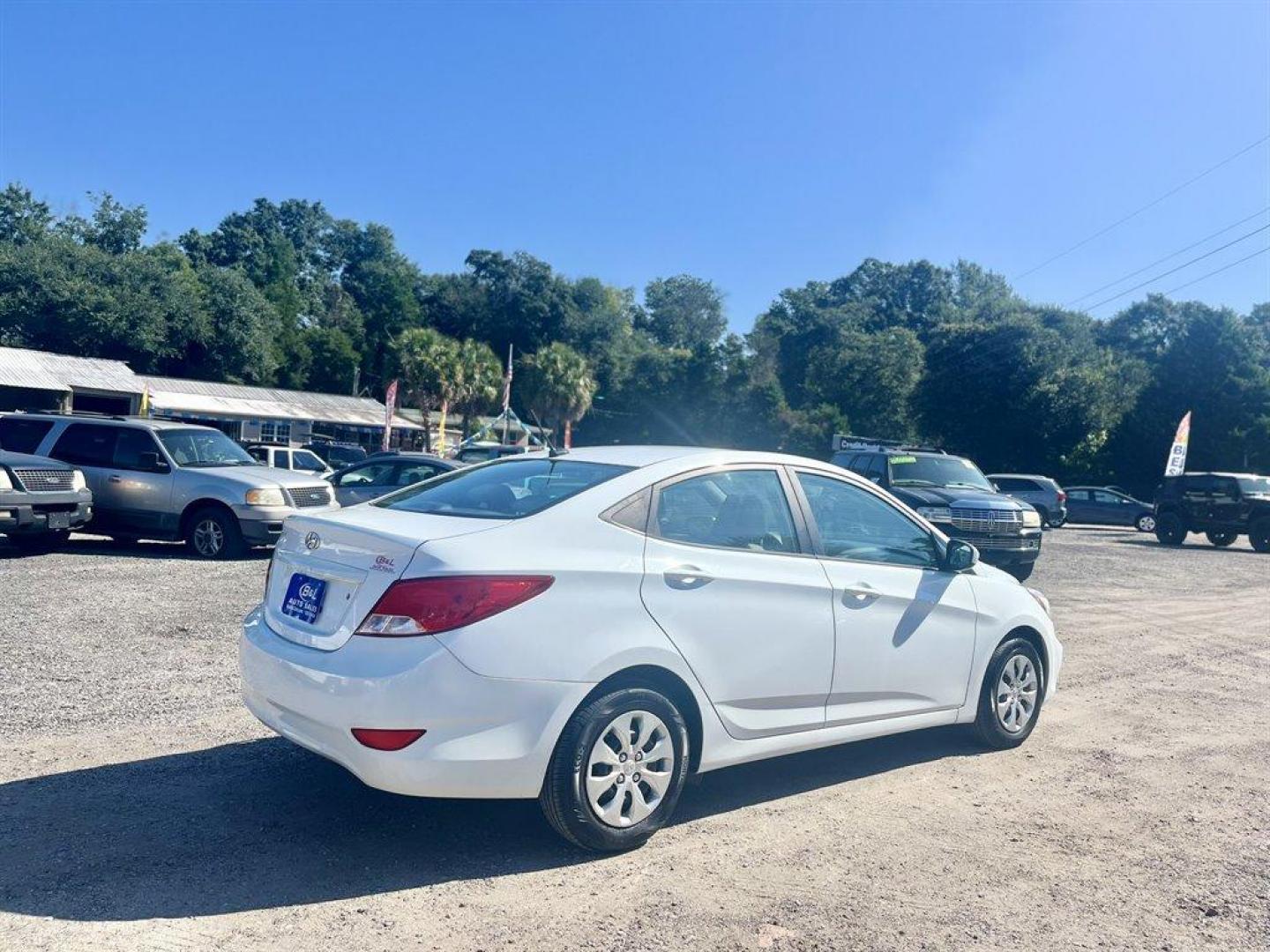 2017 White /Grey Hyundai Accent (KMHCT4AE7HU) with an 1.6l I-4 DI Dohc Cvvt 1.6 engine, Automatic transmission, located at 745 East Steele Rd., West Columbia, SC, 29170, (803) 755-9148, 33.927212, -81.148483 - Special Internet Price! 2017 Hyundai Accent with AM/FM radio, Manual air conditioning, Cloth interior, Powered windows, Powered door locks, Plus more! - Photo#2