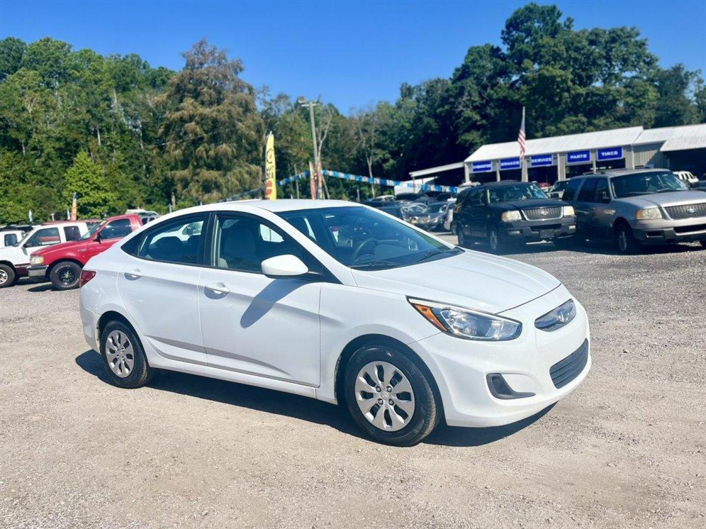 2017 White /Grey Hyundai Accent (KMHCT4AE7HU) with an 1.6l I-4 DI Dohc Cvvt 1.6 engine, Automatic transmission, located at 745 East Steele Rd., West Columbia, SC, 29170, (803) 755-9148, 33.927212, -81.148483 - Special Internet Price! 2017 Hyundai Accent with AM/FM radio, Manual air conditioning, Cloth interior, Powered windows, Powered door locks, Plus more! - Photo#3