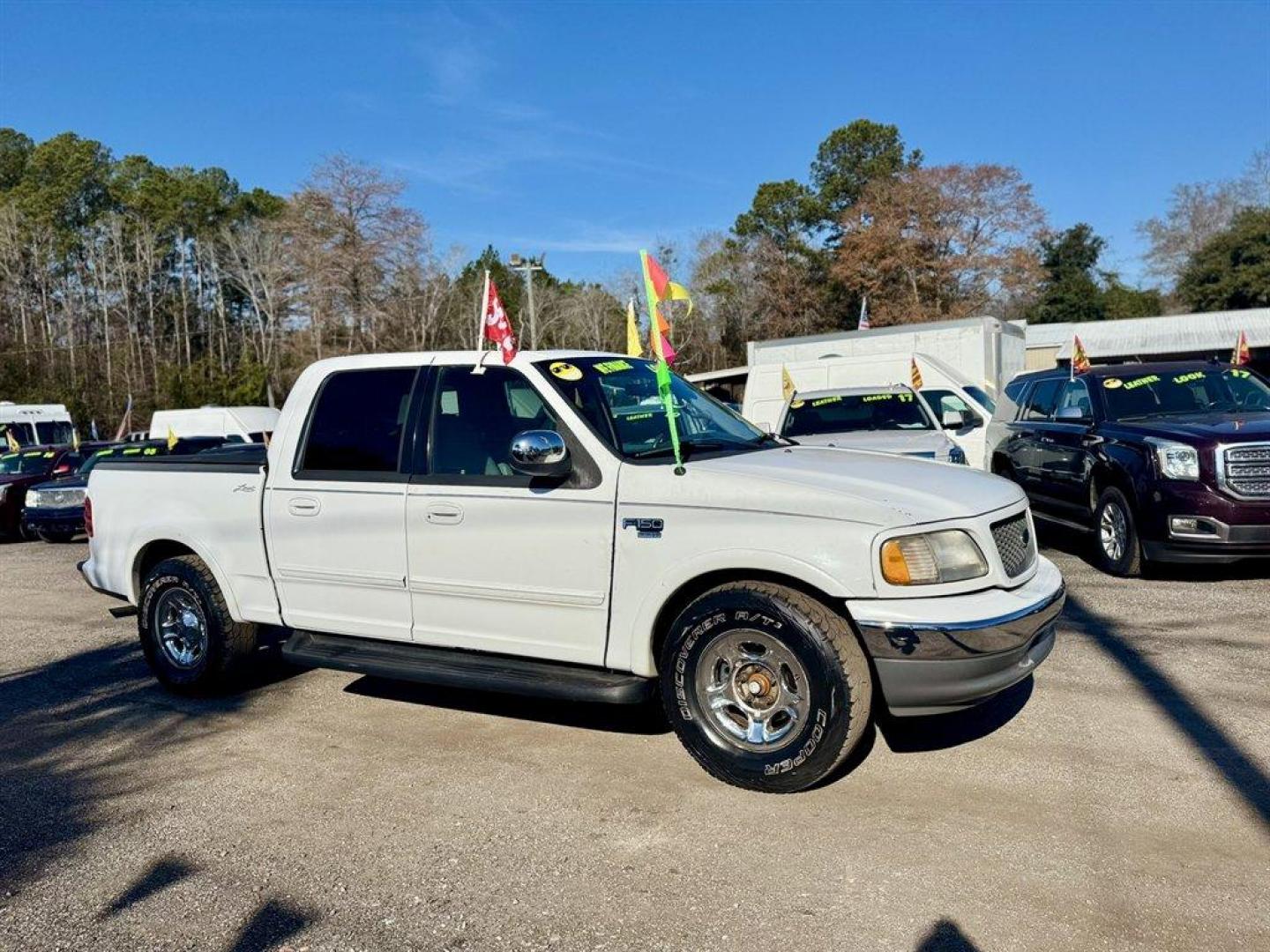 2001 White /Grey Ford F150 (1FTRW07L01K) with an 5.4l V8 EFI Sohc 5.4l engine, Automatic transmission, located at 745 East Steele Rd., West Columbia, SC, 29170, (803) 755-9148, 33.927212, -81.148483 - Photo#2