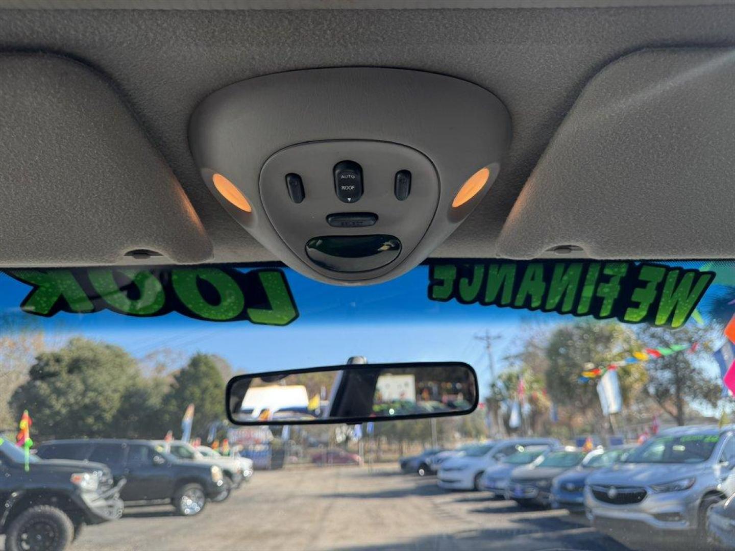 2001 White /Grey Ford F150 (1FTRW07L01K) with an 5.4l V8 EFI Sohc 5.4l engine, Automatic transmission, located at 745 East Steele Rd., West Columbia, SC, 29170, (803) 755-9148, 33.927212, -81.148483 - Photo#11