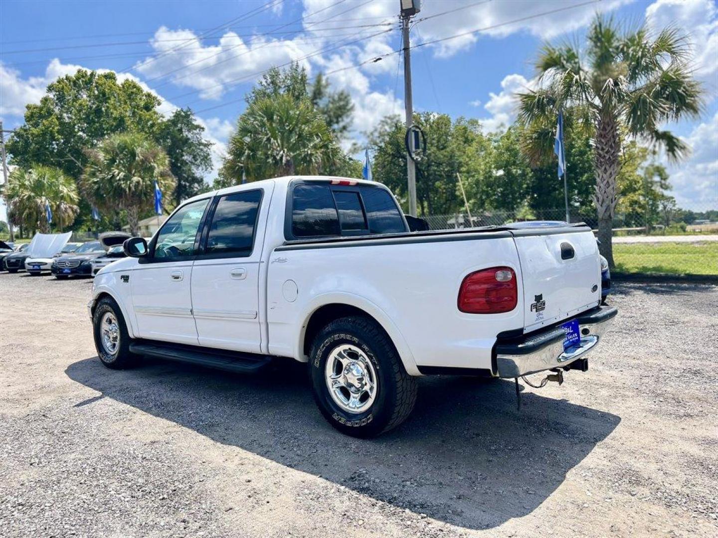 2001 White /Grey Ford F150 (1FTRW07L01K) with an 5.4l V8 EFI Sohc 5.4l engine, Automatic transmission, located at 745 East Steele Rd., West Columbia, SC, 29170, (803) 755-9148, 33.927212, -81.148483 - Special Internet Price! 2001 Ford F150 with AM/FM radio, Cruise control, Manual air conditioning, Sunroof, Leather interior, Powered windows, Powered door locks, Plus more! - Photo#1