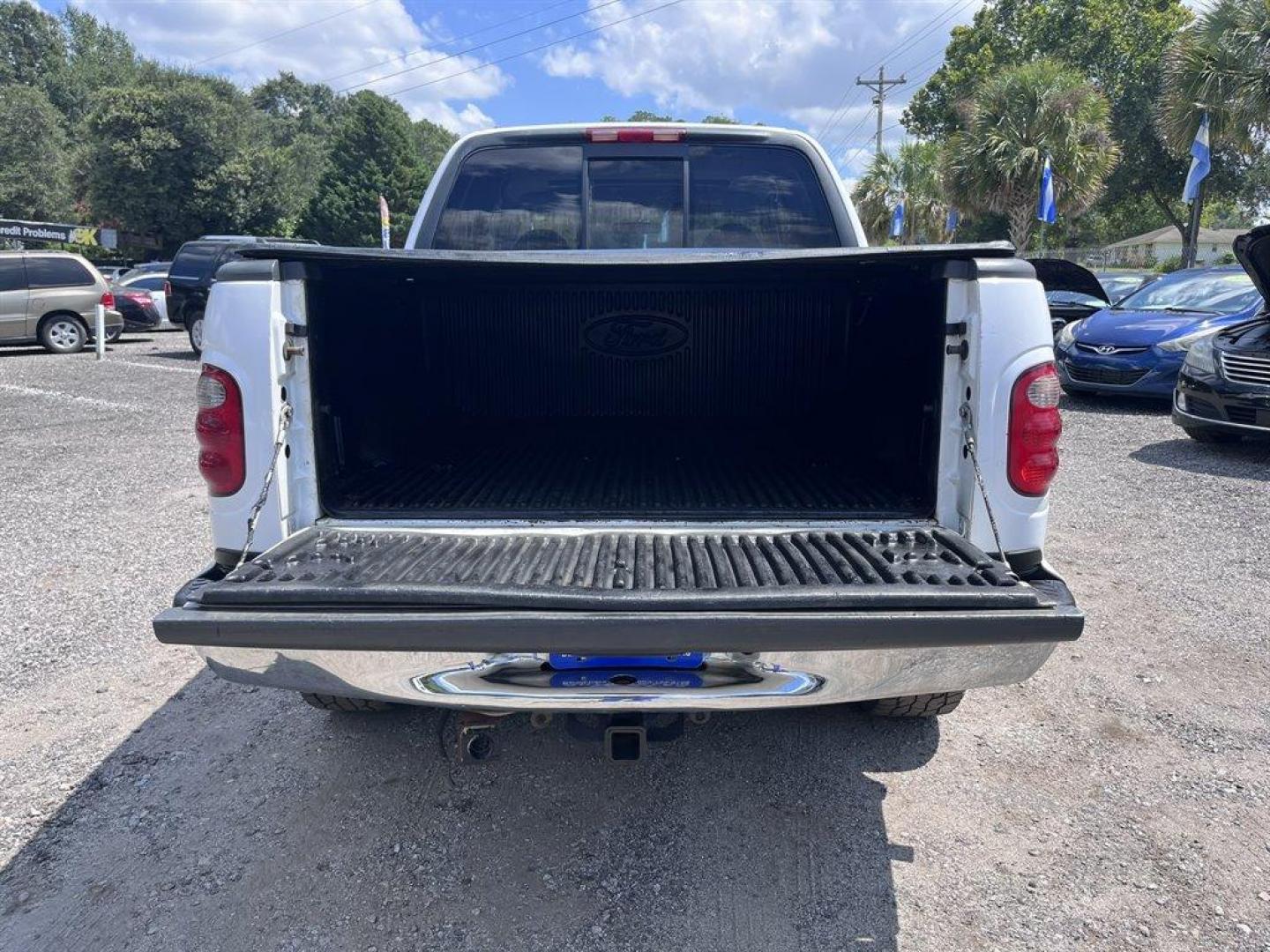 2001 White /Grey Ford F150 (1FTRW07L01K) with an 5.4l V8 EFI Sohc 5.4l engine, Automatic transmission, located at 745 East Steele Rd., West Columbia, SC, 29170, (803) 755-9148, 33.927212, -81.148483 - Special Internet Price! 2001 Ford F150 with AM/FM radio, Cruise control, Manual air conditioning, Sunroof, Leather interior, Powered windows, Powered door locks, Plus more! - Photo#22