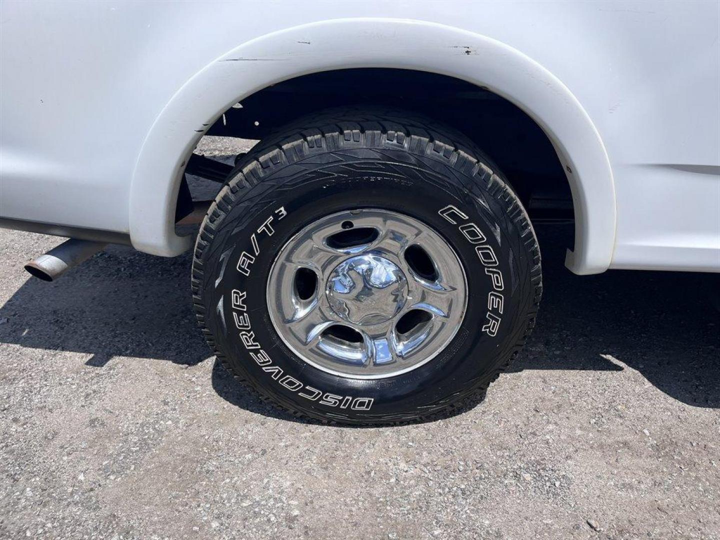 2001 White /Grey Ford F150 (1FTRW07L01K) with an 5.4l V8 EFI Sohc 5.4l engine, Automatic transmission, located at 745 East Steele Rd., West Columbia, SC, 29170, (803) 755-9148, 33.927212, -81.148483 - Special Internet Price! 2001 Ford F150 with AM/FM radio, Cruise control, Manual air conditioning, Sunroof, Leather interior, Powered windows, Powered door locks, Plus more! - Photo#26