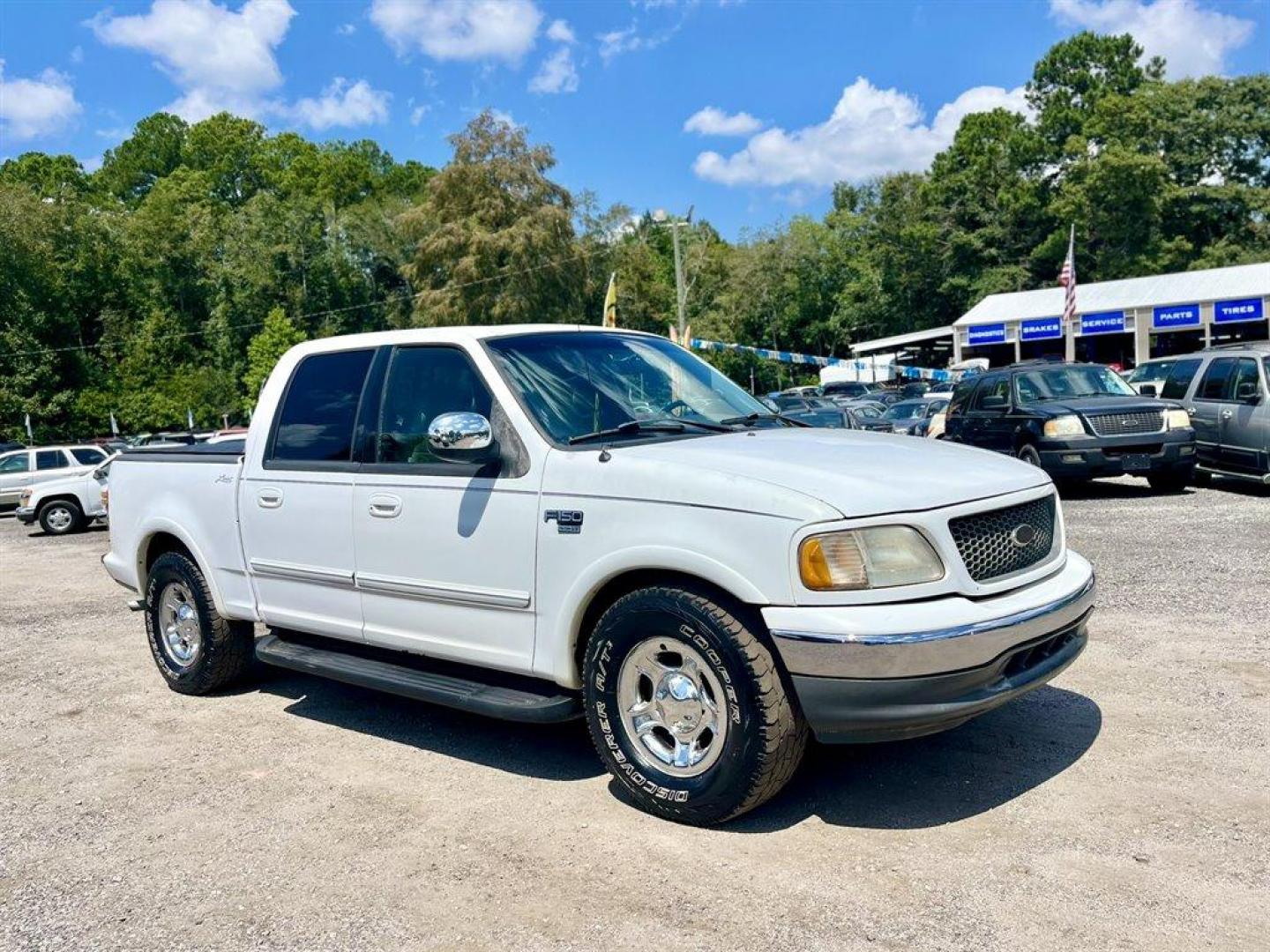 2001 White /Grey Ford F150 (1FTRW07L01K) with an 5.4l V8 EFI Sohc 5.4l engine, Automatic transmission, located at 745 East Steele Rd., West Columbia, SC, 29170, (803) 755-9148, 33.927212, -81.148483 - Special Internet Price! 2001 Ford F150 with AM/FM radio, Cruise control, Manual air conditioning, Sunroof, Leather interior, Powered windows, Powered door locks, Plus more! - Photo#3