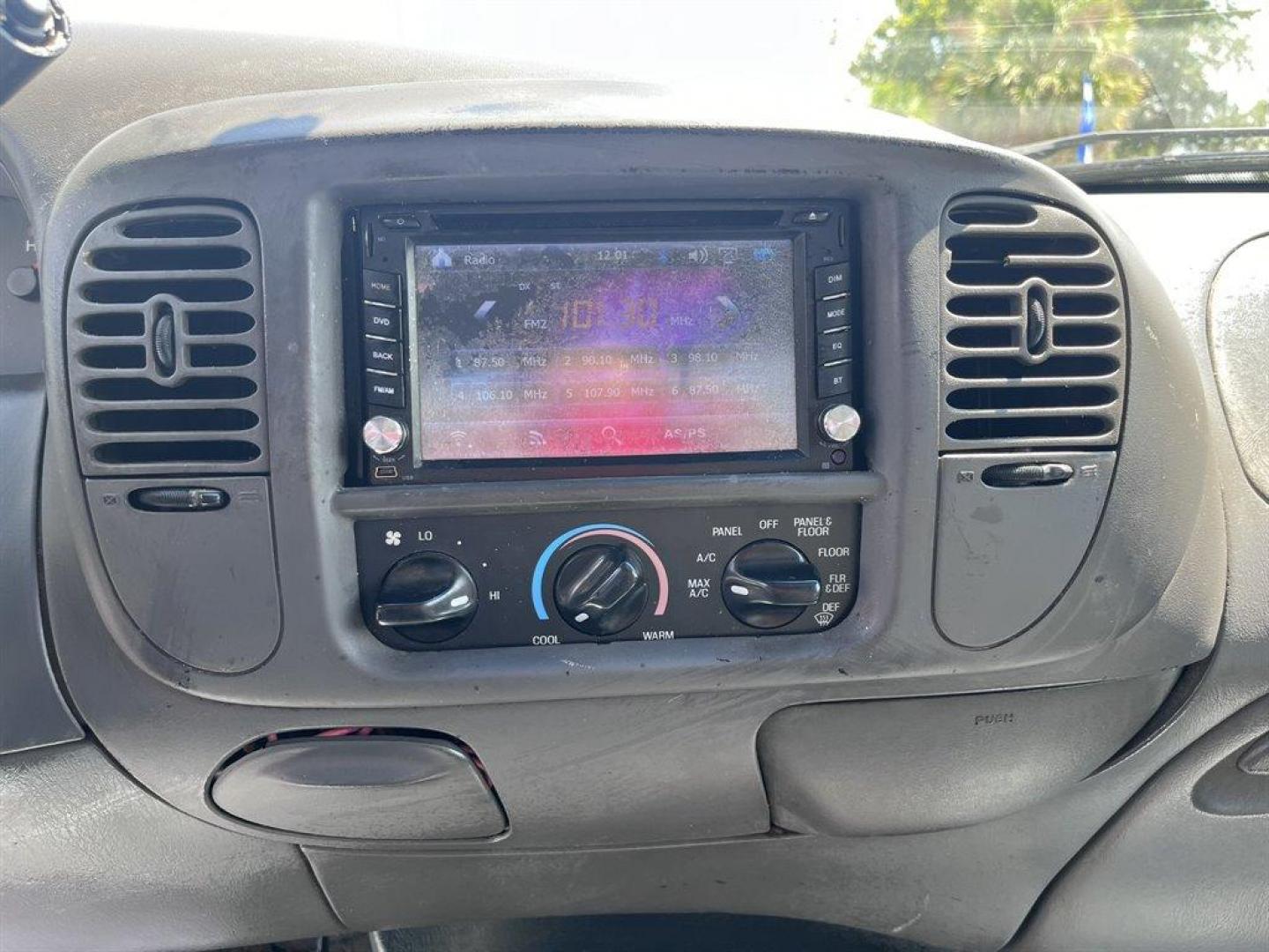 2001 White /Grey Ford F150 (1FTRW07L01K) with an 5.4l V8 EFI Sohc 5.4l engine, Automatic transmission, located at 745 East Steele Rd., West Columbia, SC, 29170, (803) 755-9148, 33.927212, -81.148483 - Special Internet Price! 2001 Ford F150 with AM/FM radio, Cruise control, Manual air conditioning, Sunroof, Leather interior, Powered windows, Powered door locks, Plus more! - Photo#8