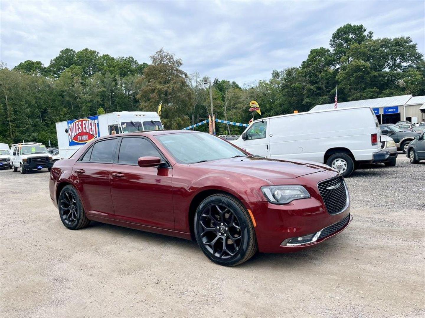 2019 Burgundy /Black Chrysler 300 (2C3CCABG3KH) with an 3.6l V6 MPI Dohc VVT Flex engine, Automatic transmission, located at 745 East Steele Rd., West Columbia, SC, 29170, (803) 755-9148, 33.927212, -81.148483 - Special Internet Price! 2019 Chrysler 300 with Bluetooth, Backup camera, Navigation, Cruise control, Push to start, Keyless entry, Leather interior, Heated front seats, Powered front seats, Powered windows, Powered door locks, Plus more! - Photo#3