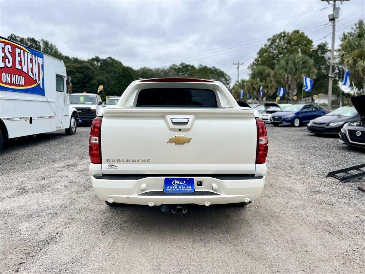 2013 White /Tan Chevrolet Avalanche (3GNMCGE01DG) with an 5.3l V8 SFI Flex 5.3l engine, Automatic transmission, located at 745 East Steele Rd., West Columbia, SC, 29170, (803) 755-9148, 33.927212, -81.148483 - Special Internet Price! 2013 Chevrolet Avalanche Black Diamond LTZ with AM/FM radio, Backup camera, Cruise control, Sunroof, Rear entertainment, Leather interior, Powered windows, Powered door locks, Plus more! - Photo#3