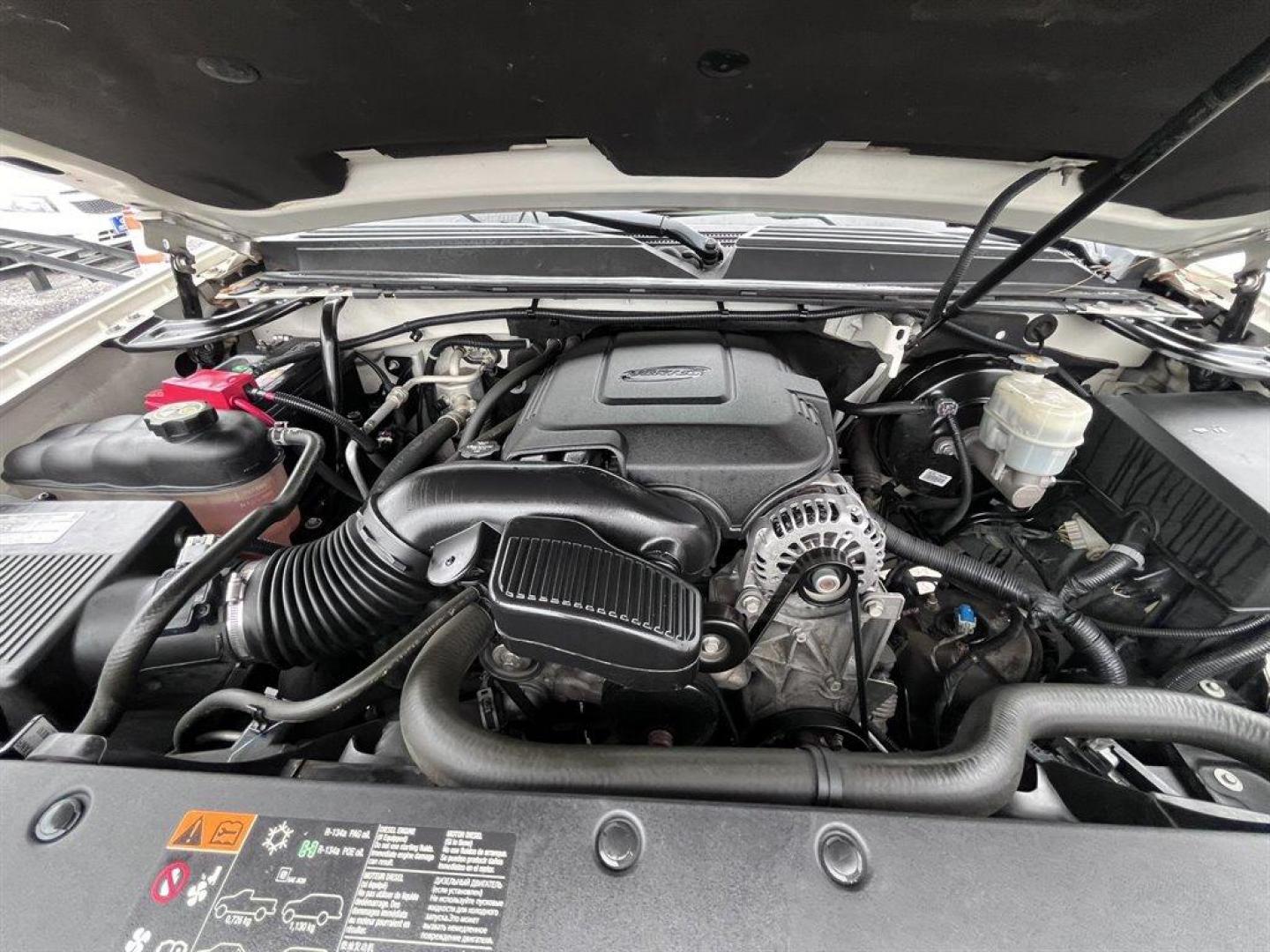 2013 White /Tan Chevrolet Avalanche (3GNMCGE01DG) with an 5.3l V8 SFI Flex 5.3l engine, Automatic transmission, located at 745 East Steele Rd., West Columbia, SC, 29170, (803) 755-9148, 33.927212, -81.148483 - Special Internet Price! 2013 Chevrolet Avalanche Black Diamond LTZ with AM/FM radio, Backup camera, Cruise control, Sunroof, Rear entertainment, Leather interior, Powered windows, Powered door locks, Plus more! - Photo#40