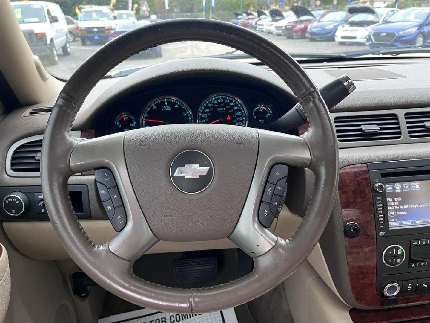 2013 White /Tan Chevrolet Avalanche (3GNMCGE01DG) with an 5.3l V8 SFI Flex 5.3l engine, Automatic transmission, located at 745 East Steele Rd., West Columbia, SC, 29170, (803) 755-9148, 33.927212, -81.148483 - Special Internet Price! 2013 Chevrolet Avalanche Black Diamond LTZ with AM/FM radio, Backup camera, Cruise control, Sunroof, Rear entertainment, Leather interior, Powered windows, Powered door locks, Plus more! - Photo#8