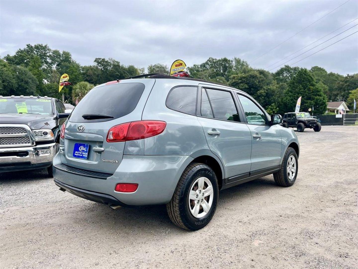 2009 Grey /Grey Hyundai Santa FE (5NMSG13D49H) with an 2.7l V6 MPI Dohc 2.7l engine, Automatic transmission, located at 745 East Steele Rd., West Columbia, SC, 29170, (803) 755-9148, 33.927212, -81.148483 - Special Internet Price! 2009 Hyundai Santa Fe GLS with AM/FM radio, Cruise control, Manual air conditioning, Cloth interior, Power windows, Powered door locks, Plus more! - Photo#2