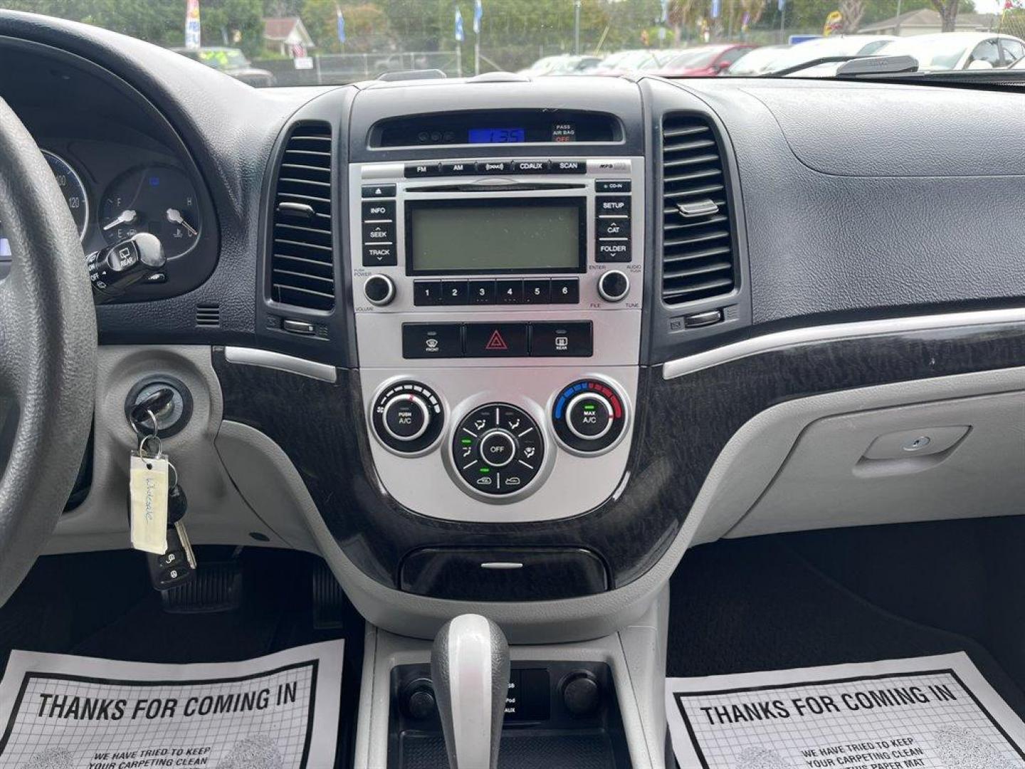 2009 Grey /Grey Hyundai Santa FE (5NMSG13D49H) with an 2.7l V6 MPI Dohc 2.7l engine, Automatic transmission, located at 745 East Steele Rd., West Columbia, SC, 29170, (803) 755-9148, 33.927212, -81.148483 - Special Internet Price! 2009 Hyundai Santa Fe GLS with AM/FM radio, Cruise control, Manual air conditioning, Cloth interior, Power windows, Powered door locks, Plus more! - Photo#8