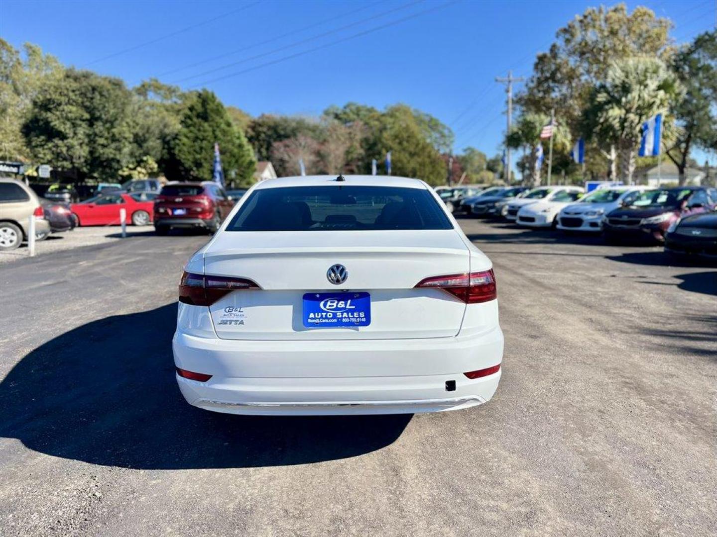 2021 White /Black Volkswagen Jetta (3VWC57BU0MM) with an 1.4l I-4 DI Dohc T/C 1.4l engine, Automatic transmission, located at 745 East Steele Rd., West Columbia, SC, 29170, (803) 755-9148, 33.927212, -81.148483 - Photo#3