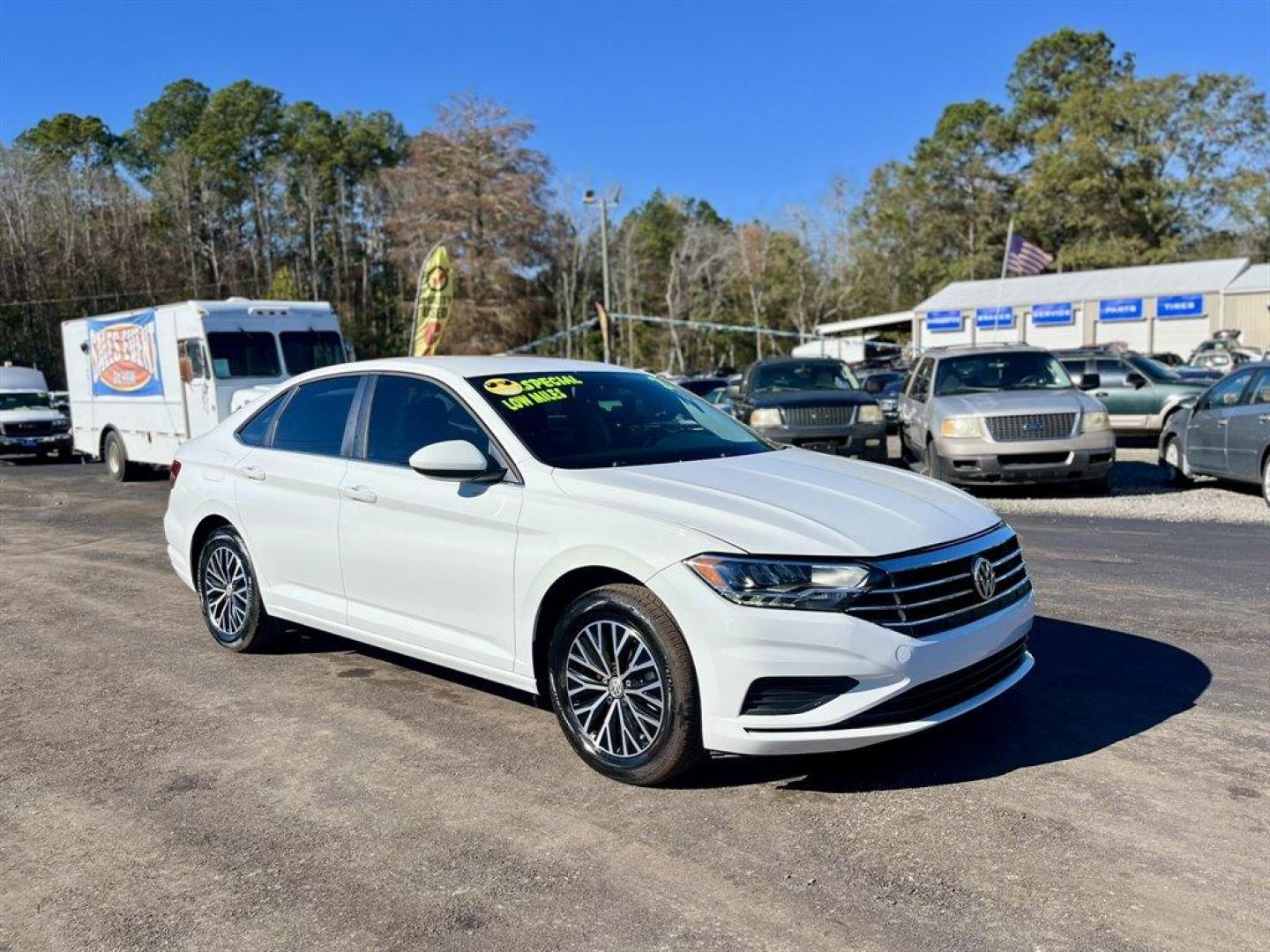 2021 White /Black Volkswagen Jetta (3VWC57BU0MM) with an 1.4l I-4 DI Dohc T/C 1.4l engine, Automatic transmission, located at 745 East Steele Rd., West Columbia, SC, 29170, (803) 755-9148, 33.927212, -81.148483 - Photo#6