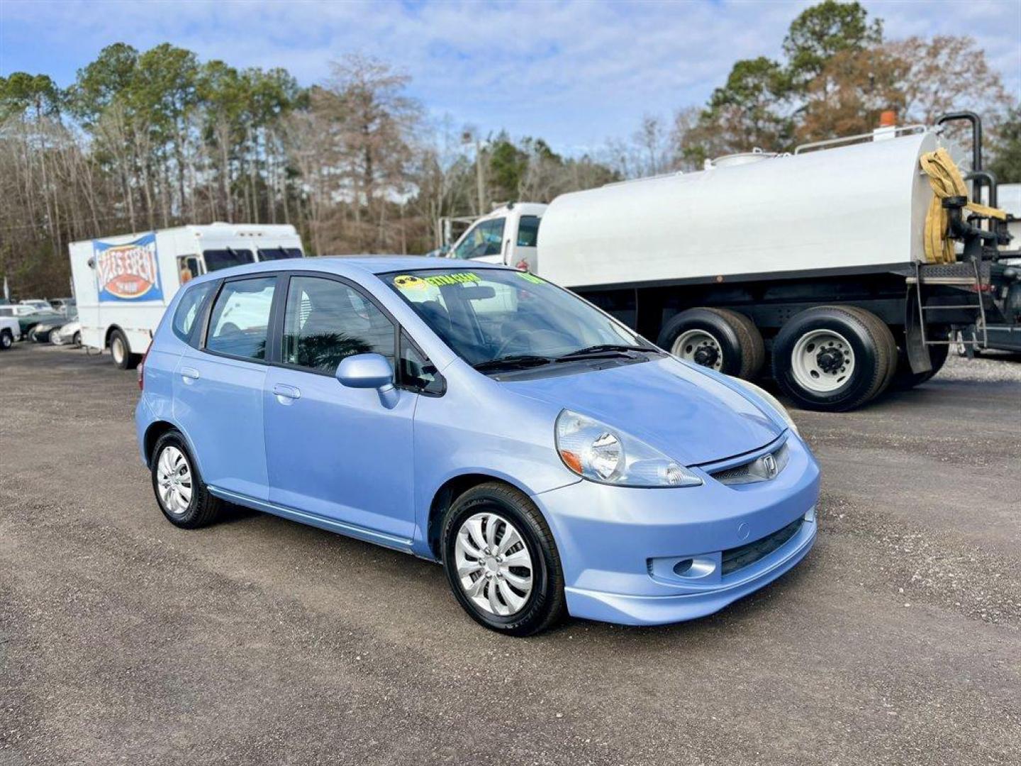 2008 Blue /Black Honda Fit (JHMGD38468S) with an 1.5l I-4 MPI Sohc Vtec 1. engine, Automatic transmission, located at 745 East Steele Rd., West Columbia, SC, 29170, (803) 755-9148, 33.927212, -81.148483 - Special Internet Price! 2008 Honda Fit with AM/FM radio, Manual air conditioning, Cloth interior, Powered windows, Powered door locks, Plus more! - Photo#4