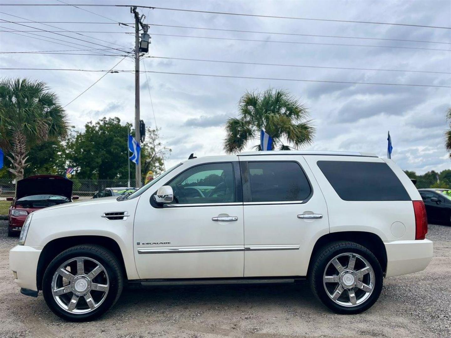 2008 White /Taupe Cadillac Escalade (1GYEC63828R) with an 6.2l V8 SFI OHV HO 6.2l engine, Automatic transmission, located at 745 East Steele Rd., West Columbia, SC, 29170, (803) 755-9148, 33.927212, -81.148483 - Special Internet Price! 2008 Cadillac Escalade with AM/FM radio, Backup camera, Navigation, Keyless entry, 3rd row seating, Rear entertainment, Sunroof, Leather interior, Powered windows, Powered door locks, Plus more! - Photo#1