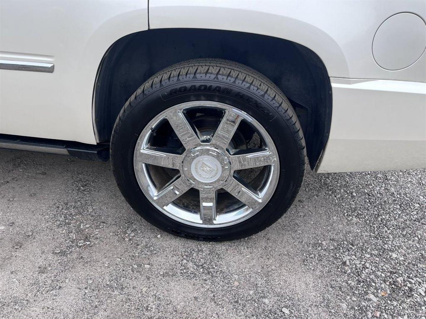 2008 White /Taupe Cadillac Escalade (1GYEC63828R) with an 6.2l V8 SFI OHV HO 6.2l engine, Automatic transmission, located at 745 East Steele Rd., West Columbia, SC, 29170, (803) 755-9148, 33.927212, -81.148483 - Special Internet Price! 2008 Cadillac Escalade with AM/FM radio, Backup camera, Navigation, Keyless entry, 3rd row seating, Rear entertainment, Sunroof, Leather interior, Powered windows, Powered door locks, Plus more! - Photo#42