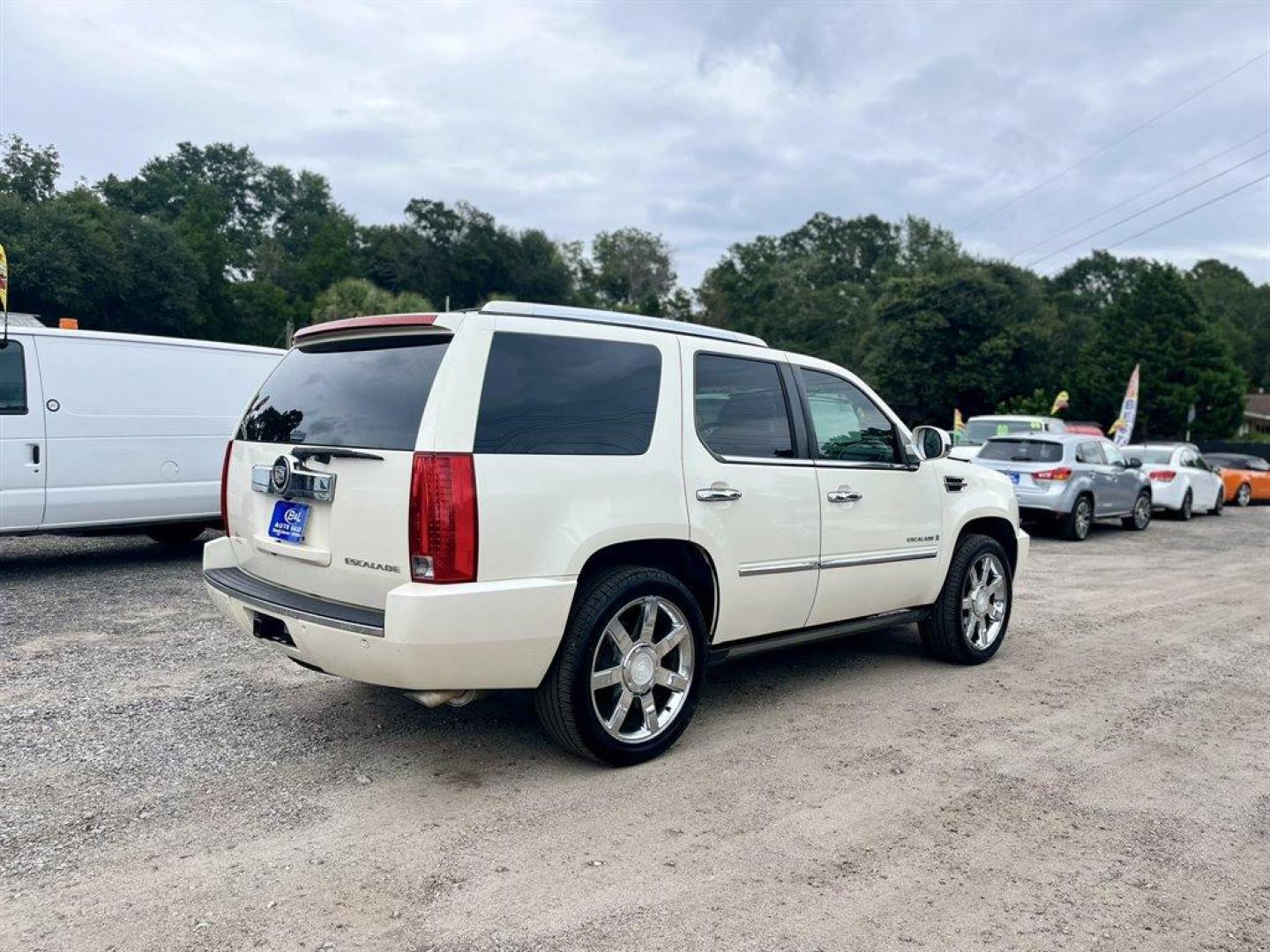 2008 White /Taupe Cadillac Escalade (1GYEC63828R) with an 6.2l V8 SFI OHV HO 6.2l engine, Automatic transmission, located at 745 East Steele Rd., West Columbia, SC, 29170, (803) 755-9148, 33.927212, -81.148483 - Special Internet Price! 2008 Cadillac Escalade with AM/FM radio, Backup camera, Navigation, Keyless entry, 3rd row seating, Rear entertainment, Sunroof, Leather interior, Powered windows, Powered door locks, Plus more! - Photo#4