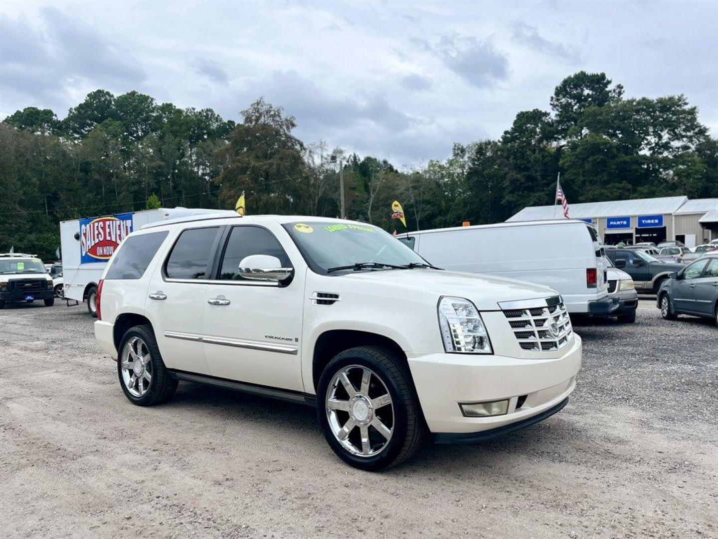 2008 White /Taupe Cadillac Escalade (1GYEC63828R) with an 6.2l V8 SFI OHV HO 6.2l engine, Automatic transmission, located at 745 East Steele Rd., West Columbia, SC, 29170, (803) 755-9148, 33.927212, -81.148483 - Special Internet Price! 2008 Cadillac Escalade with AM/FM radio, Backup camera, Navigation, Keyless entry, 3rd row seating, Rear entertainment, Sunroof, Leather interior, Powered windows, Powered door locks, Plus more! - Photo#6