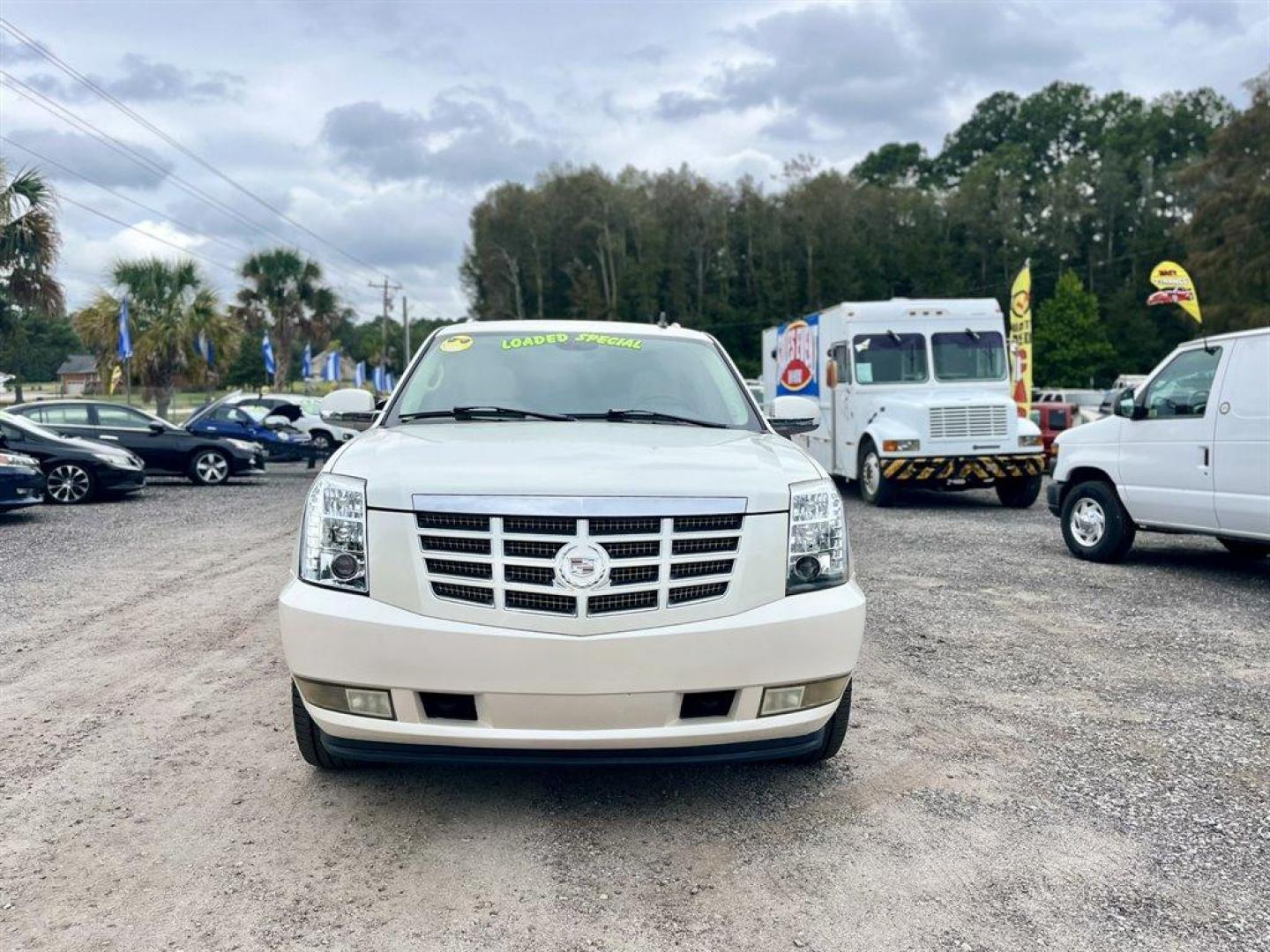 2008 White /Taupe Cadillac Escalade (1GYEC63828R) with an 6.2l V8 SFI OHV HO 6.2l engine, Automatic transmission, located at 745 East Steele Rd., West Columbia, SC, 29170, (803) 755-9148, 33.927212, -81.148483 - Special Internet Price! 2008 Cadillac Escalade with AM/FM radio, Backup camera, Navigation, Keyless entry, 3rd row seating, Rear entertainment, Sunroof, Leather interior, Powered windows, Powered door locks, Plus more! - Photo#7