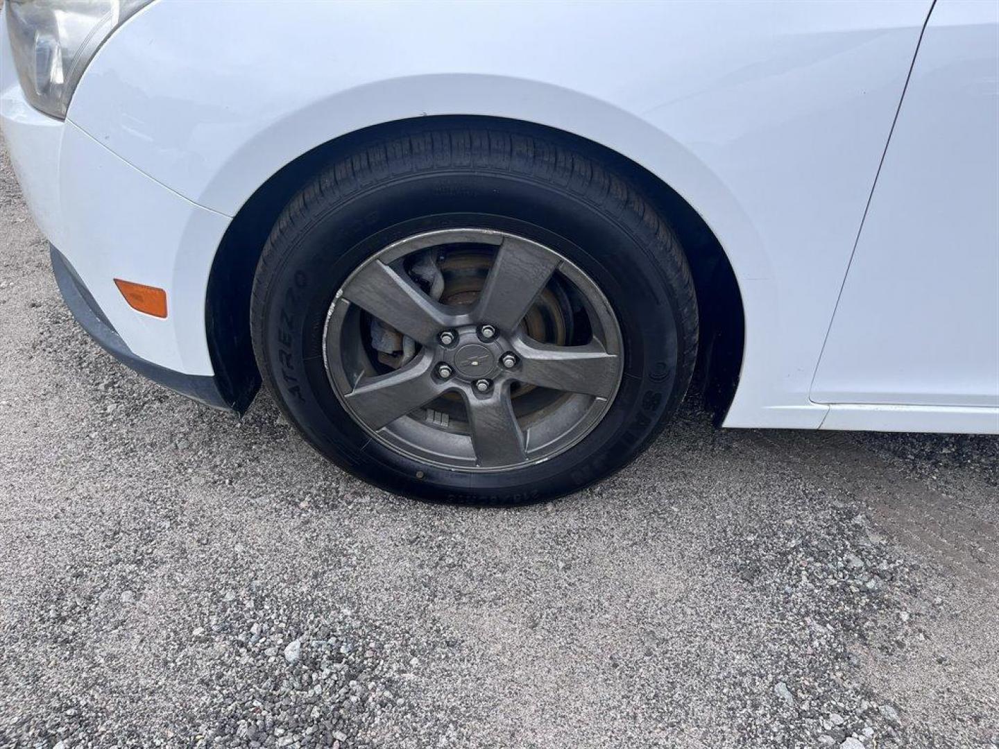 2014 White /Black Chevrolet Cruze (1G1PC5SBXE7) with an 1.4l I-4 MFI Dohc T/C 1.4 engine, Automatic transmission, located at 745 East Steele Rd., West Columbia, SC, 29170, (803) 755-9148, 33.927212, -81.148483 - Special Internet Price! 2014 Chevrolet Cruze with AM/FM radio, Backup camera, Cruise control, Keyless entry, Sunroof, Manual air conditioning, Cloth interior, Powered windows, Powered door locks, Plus more! - Photo#37