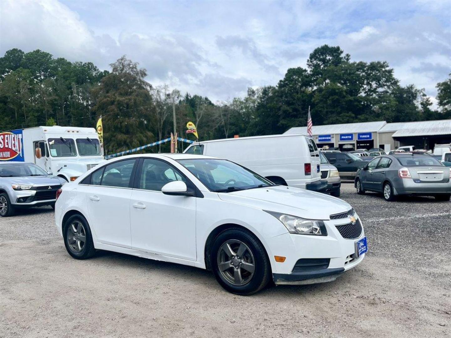 2014 White /Black Chevrolet Cruze (1G1PC5SBXE7) with an 1.4l I-4 MFI Dohc T/C 1.4 engine, Automatic transmission, located at 745 East Steele Rd., West Columbia, SC, 29170, (803) 755-9148, 33.927212, -81.148483 - Special Internet Price! 2014 Chevrolet Cruze with AM/FM radio, Backup camera, Cruise control, Keyless entry, Sunroof, Manual air conditioning, Cloth interior, Powered windows, Powered door locks, Plus more! - Photo#6