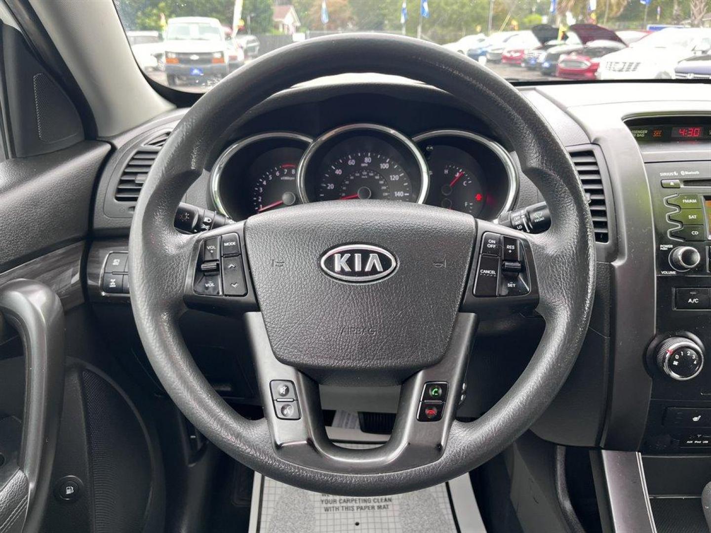 2012 White /Black Kia Sorento (5XYKTDA21CG) with an 3.5l V6 MPI Dohc Cvvt 3.5 engine, Automatic transmission, located at 745 East Steele Rd., West Columbia, SC, 29170, (803) 755-9148, 33.927212, -81.148483 - Special Internet Price! 2012 Kia Sorento with AM/FM radio, Cruise control, Manual air conditioning, 3rd row seating, Cloth interior, Powered windows, Powered door locks, Plus more! - Photo#9