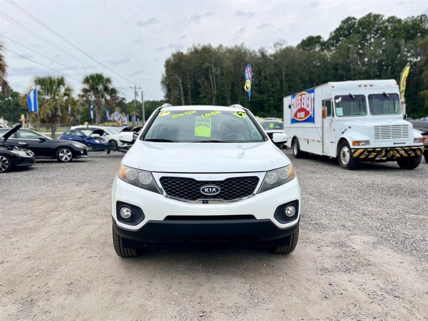 2012 White /Black Kia Sorento (5XYKTDA21CG) with an 3.5l V6 MPI Dohc Cvvt 3.5 engine, Automatic transmission, located at 745 East Steele Rd., West Columbia, SC, 29170, (803) 755-9148, 33.927212, -81.148483 - Special Internet Price! 2012 Kia Sorento with AM/FM radio, Cruise control, Manual air conditioning, 3rd row seating, Cloth interior, Powered windows, Powered door locks, Plus more! - Photo#7