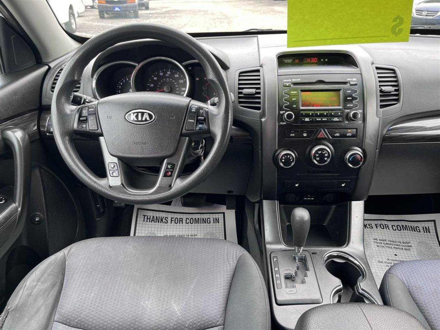 2012 White /Black Kia Sorento (5XYKTDA21CG) with an 3.5l V6 MPI Dohc Cvvt 3.5 engine, Automatic transmission, located at 745 East Steele Rd., West Columbia, SC, 29170, (803) 755-9148, 33.927212, -81.148483 - Special Internet Price! 2012 Kia Sorento with AM/FM radio, Cruise control, Manual air conditioning, 3rd row seating, Cloth interior, Powered windows, Powered door locks, Plus more! - Photo#8