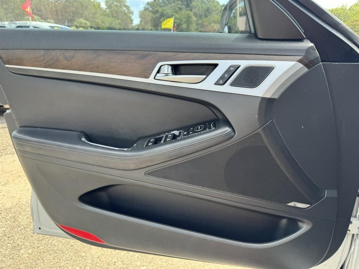 2015 White /Black Hyundai Genesis (KMHGN4JE2FU) with an 3.8l V6 DI Dohc Cvvt 3.8l engine, Automatic transmission, located at 745 East Steele Rd., West Columbia, SC, 29170, (803) 755-9148, 33.927212, -81.148483- Photo#16
