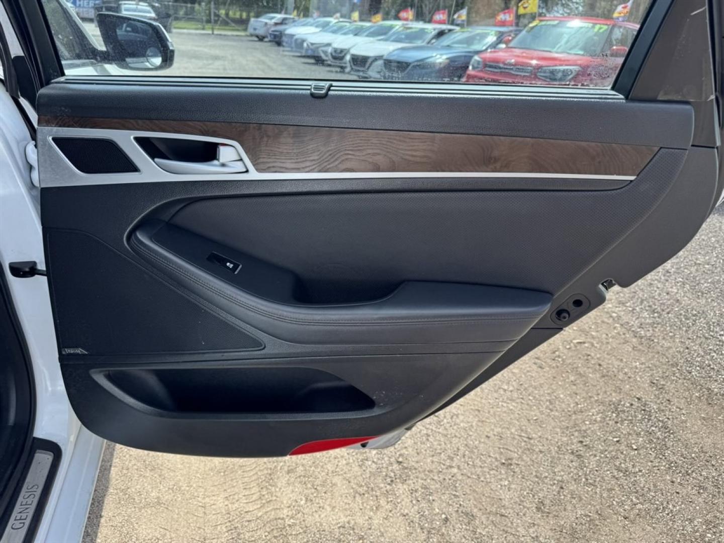 2015 White /Black Hyundai Genesis (KMHGN4JE2FU) with an 3.8l V6 DI Dohc Cvvt 3.8l engine, Automatic transmission, located at 745 East Steele Rd., West Columbia, SC, 29170, (803) 755-9148, 33.927212, -81.148483- Photo#22
