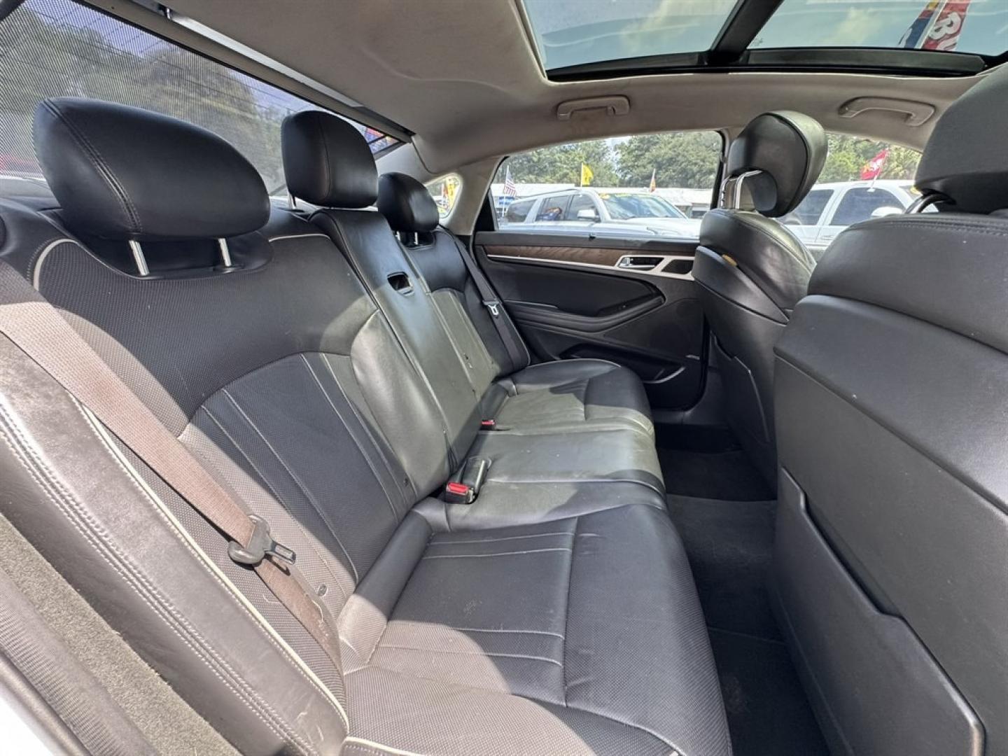 2015 White /Black Hyundai Genesis (KMHGN4JE2FU) with an 3.8l V6 DI Dohc Cvvt 3.8l engine, Automatic transmission, located at 745 East Steele Rd., West Columbia, SC, 29170, (803) 755-9148, 33.927212, -81.148483- Photo#23