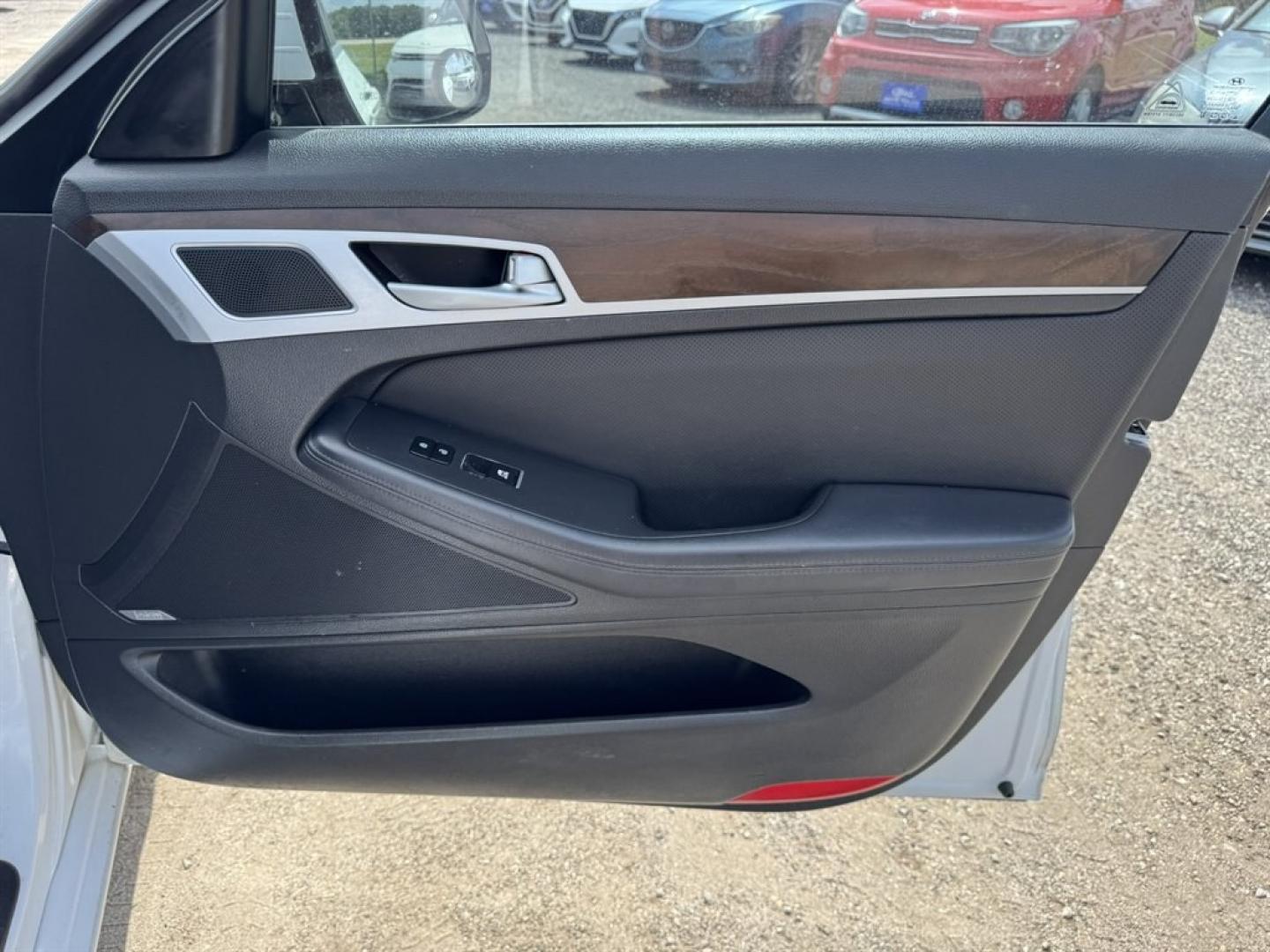 2015 White /Black Hyundai Genesis (KMHGN4JE2FU) with an 3.8l V6 DI Dohc Cvvt 3.8l engine, Automatic transmission, located at 745 East Steele Rd., West Columbia, SC, 29170, (803) 755-9148, 33.927212, -81.148483- Photo#24