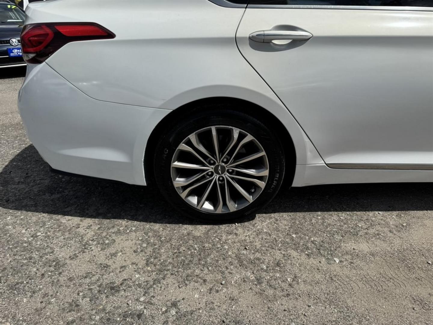 2015 White /Black Hyundai Genesis (KMHGN4JE2FU) with an 3.8l V6 DI Dohc Cvvt 3.8l engine, Automatic transmission, located at 745 East Steele Rd., West Columbia, SC, 29170, (803) 755-9148, 33.927212, -81.148483- Photo#27