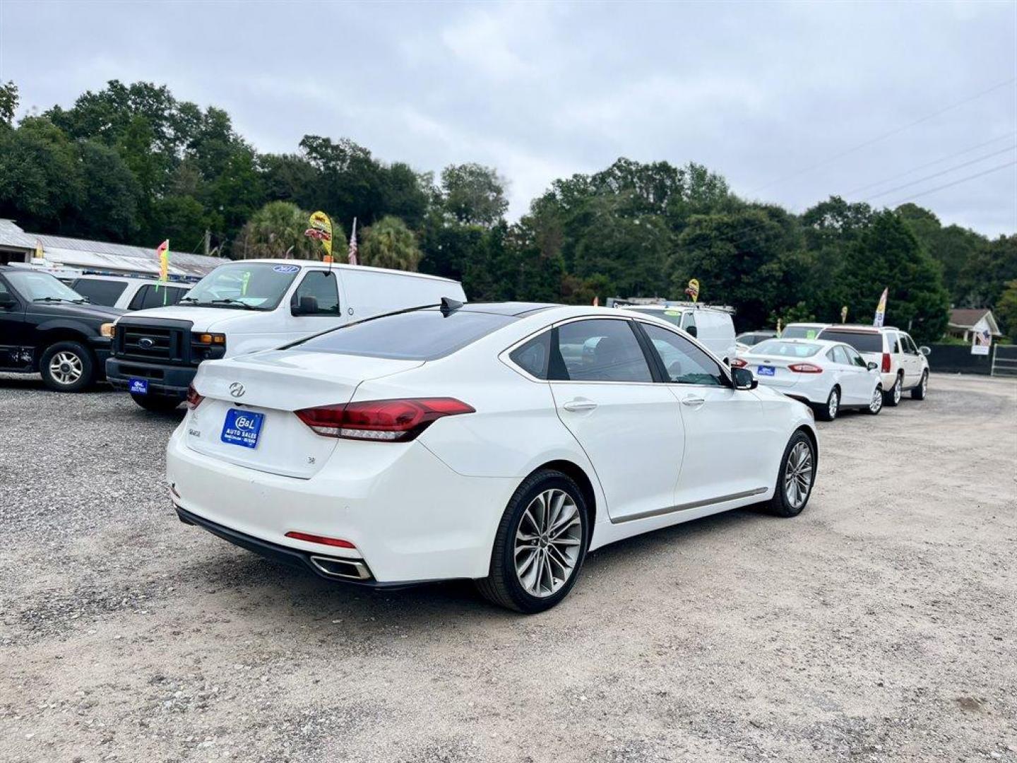 2015 White /Black Hyundai Genesis (KMHGN4JE2FU) with an 3.8l V6 DI Dohc Cvvt 3.8l engine, Automatic transmission, located at 745 East Steele Rd., West Columbia, SC, 29170, (803) 755-9148, 33.927212, -81.148483 - Special Internet Price! 2015 Hyundai Genesis with Bluetooth, Navigation, Cruise control, Push to start, Panoramic sunroof, Keyless entry, Leather interior, Heated front seats, Powered front seats, Powered windows, Powered door locks, Plus more! - Photo#4