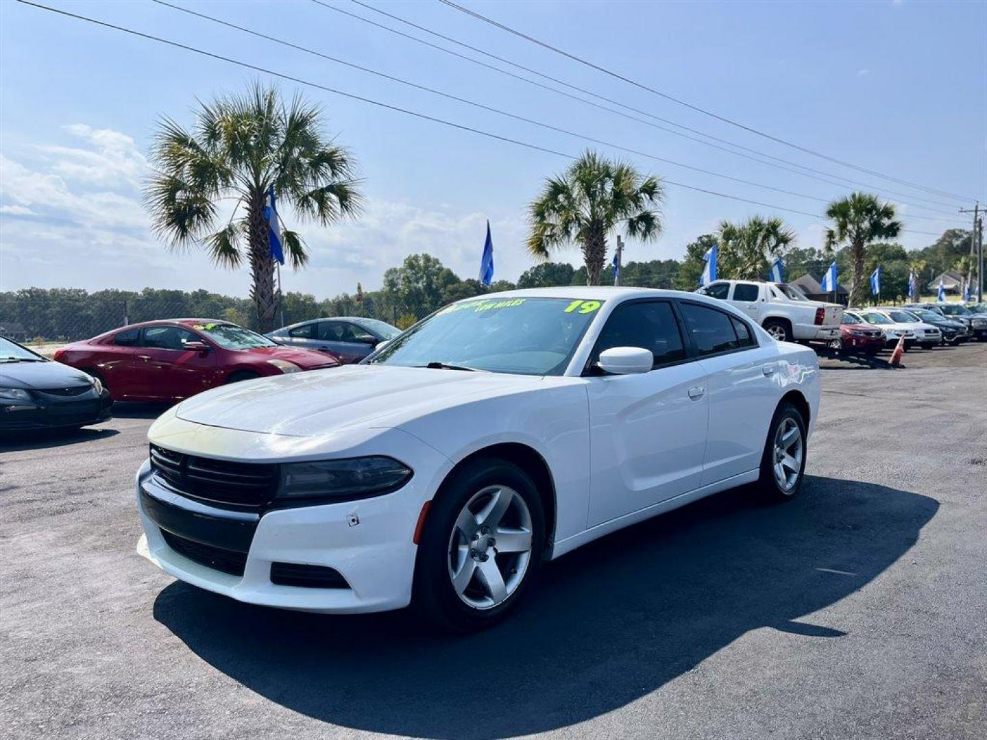 2019 White /Black Dodge Charger (2C3CDXAT6KH) with an 5.7l V8 MPI Hemi 5.7l engine, Automatic transmission, located at 745 East Steele Rd., West Columbia, SC, 29170, (803) 755-9148, 33.927212, -81.148483 - Special Internet Price! 2019 Dodge Charger with Bluetooth, AM/FM radio, Backup camera, Automatic air conditioning, Cruise control, Powered windows, Powered door locks, Plus more! - Photo#0