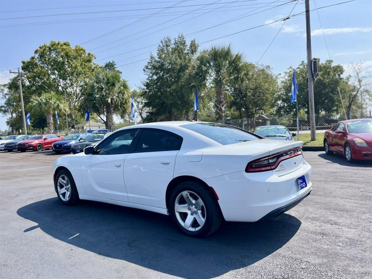 2019 White /Black Dodge Charger (2C3CDXAT6KH) with an 5.7l V8 MPI Hemi 5.7l engine, Automatic transmission, located at 745 East Steele Rd., West Columbia, SC, 29170, (803) 755-9148, 33.927212, -81.148483 - Special Internet Price! 2019 Dodge Charger with Bluetooth, AM/FM radio, Backup camera, Automatic air conditioning, Cruise control, Powered windows, Powered door locks, Plus more! - Photo#2