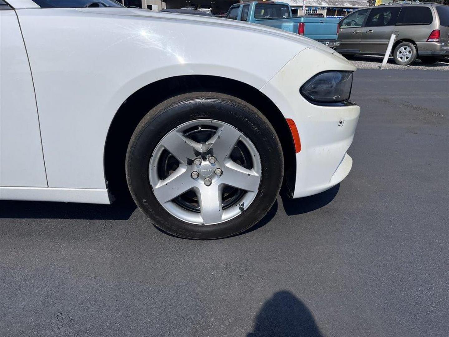 2019 White /Black Dodge Charger (2C3CDXAT6KH) with an 5.7l V8 MPI Hemi 5.7l engine, Automatic transmission, located at 745 East Steele Rd., West Columbia, SC, 29170, (803) 755-9148, 33.927212, -81.148483 - Special Internet Price! 2019 Dodge Charger with Bluetooth, AM/FM radio, Backup camera, Automatic air conditioning, Cruise control, Powered windows, Powered door locks, Plus more! - Photo#31