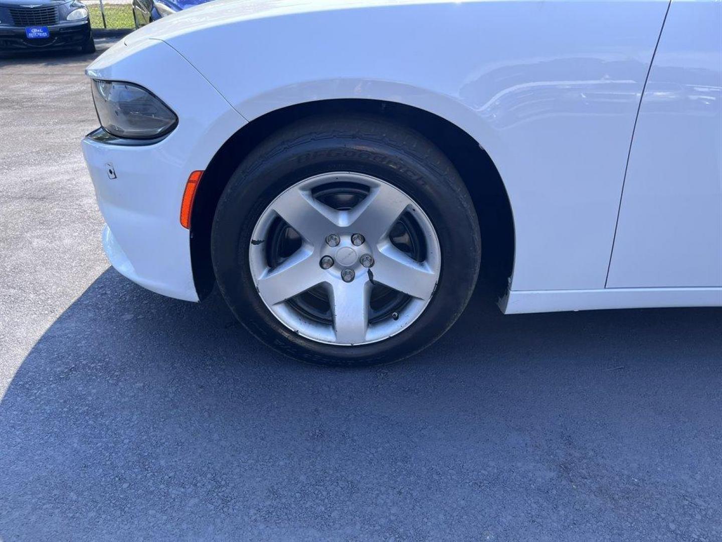 2019 White /Black Dodge Charger (2C3CDXAT6KH) with an 5.7l V8 MPI Hemi 5.7l engine, Automatic transmission, located at 745 East Steele Rd., West Columbia, SC, 29170, (803) 755-9148, 33.927212, -81.148483 - Special Internet Price! 2019 Dodge Charger with Bluetooth, AM/FM radio, Backup camera, Automatic air conditioning, Cruise control, Powered windows, Powered door locks, Plus more! - Photo#34