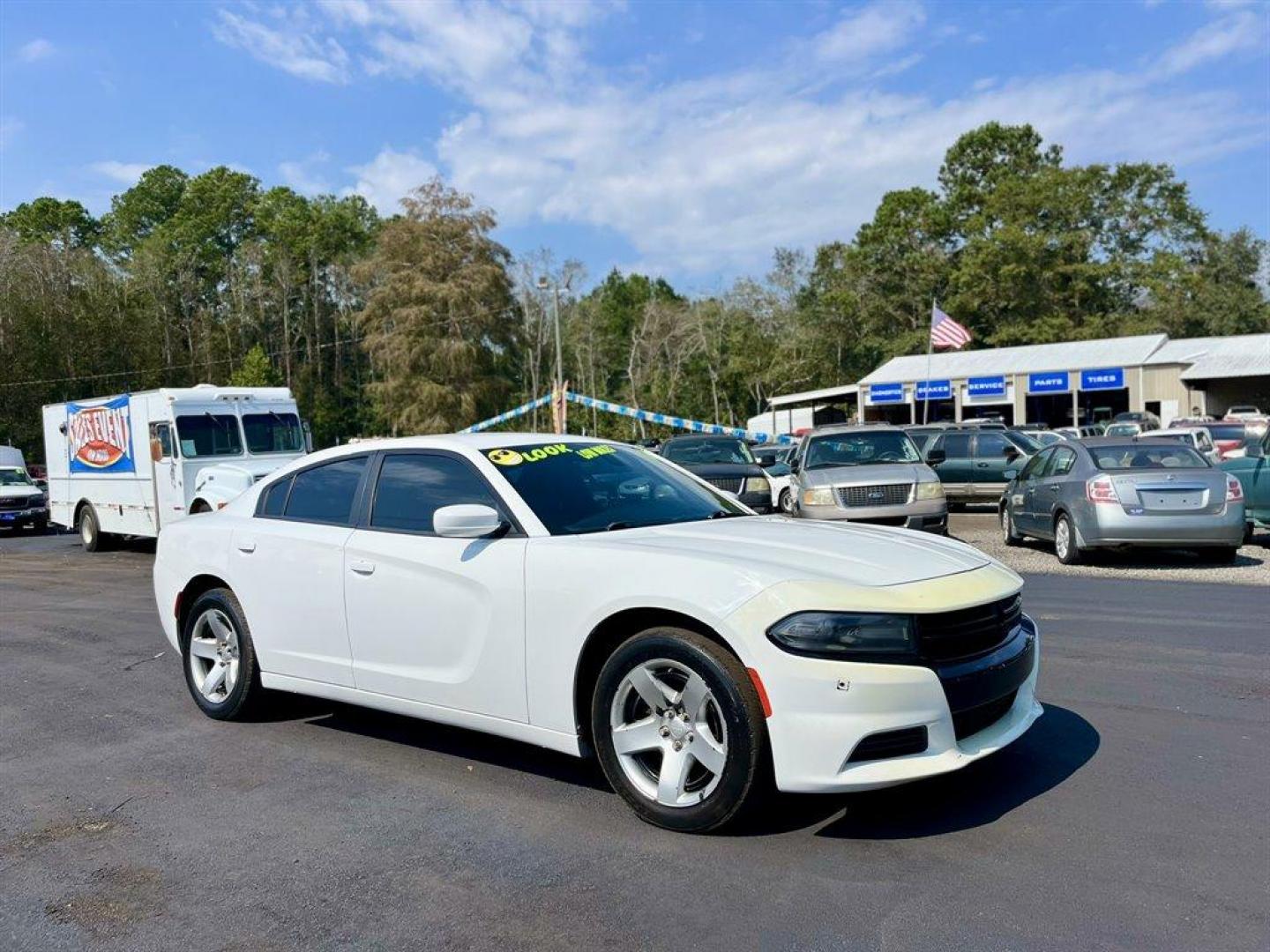 2019 White /Black Dodge Charger (2C3CDXAT6KH) with an 5.7l V8 MPI Hemi 5.7l engine, Automatic transmission, located at 745 East Steele Rd., West Columbia, SC, 29170, (803) 755-9148, 33.927212, -81.148483 - Special Internet Price! 2019 Dodge Charger with Bluetooth, AM/FM radio, Backup camera, Automatic air conditioning, Cruise control, Powered windows, Powered door locks, Plus more! - Photo#6