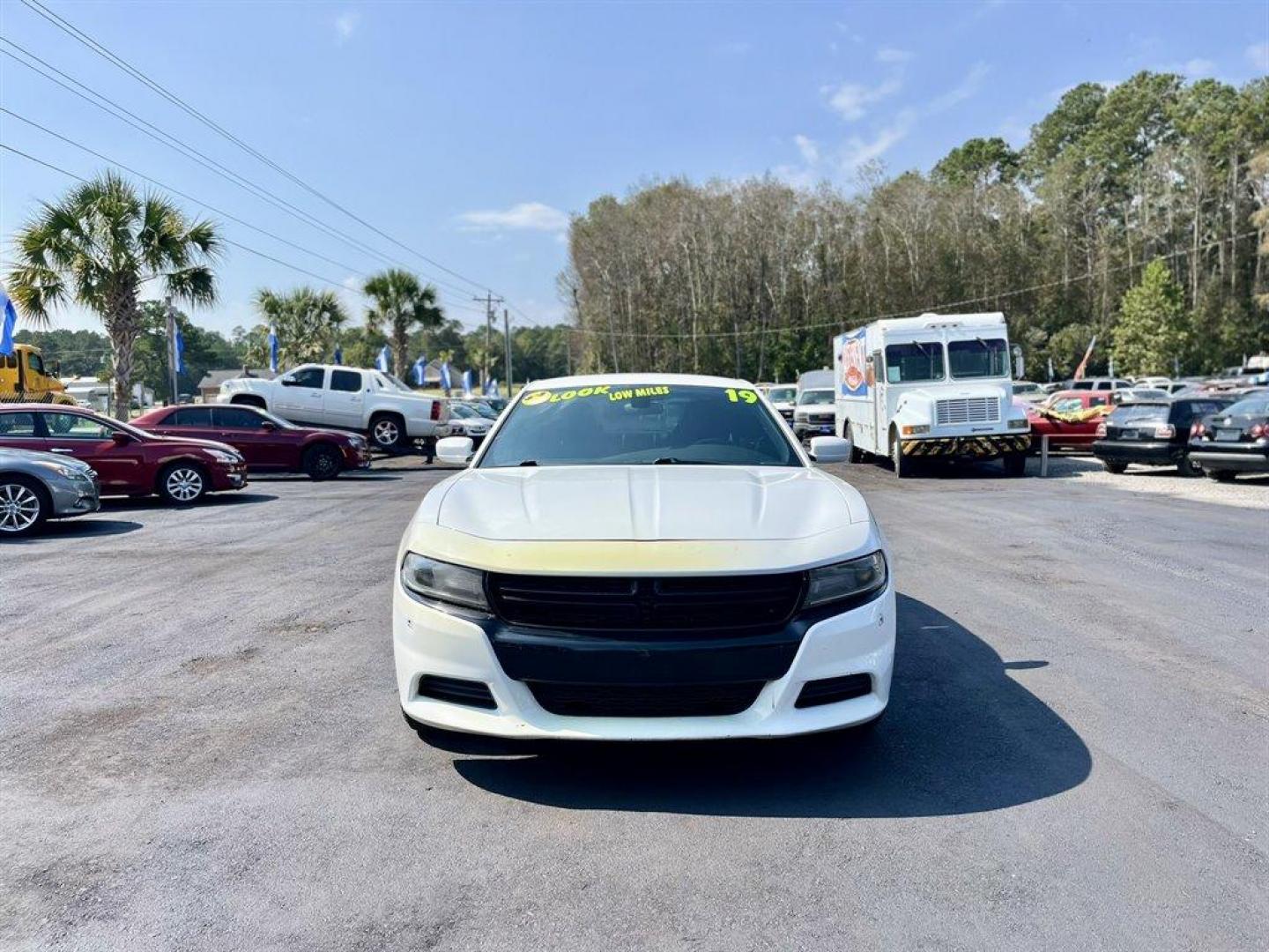 2019 White /Black Dodge Charger (2C3CDXAT6KH) with an 5.7l V8 MPI Hemi 5.7l engine, Automatic transmission, located at 745 East Steele Rd., West Columbia, SC, 29170, (803) 755-9148, 33.927212, -81.148483 - Special Internet Price! 2019 Dodge Charger with Bluetooth, AM/FM radio, Backup camera, Automatic air conditioning, Cruise control, Powered windows, Powered door locks, Plus more! - Photo#7