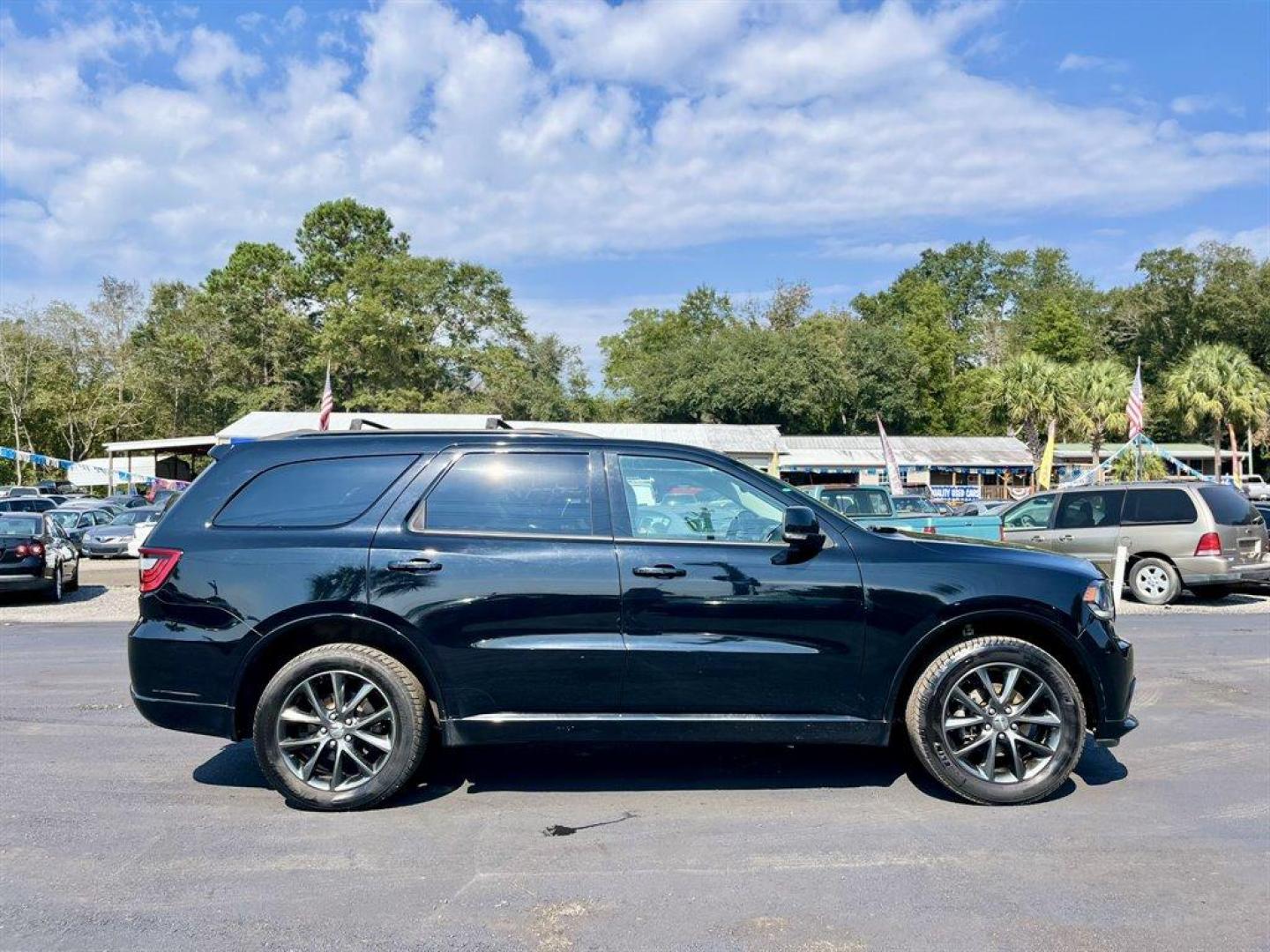 2017 Black /Black Dodge Durango (1C4RDJDG1HC) with an 3.6l V6 MPI Dohc 3.6l engine, Automatic transmission, located at 745 East Steele Rd., West Columbia, SC, 29170, (803) 755-9148, 33.927212, -81.148483 - Special Internet Price! 2017 Dodge Durango with Bluetooth, AM/FM radio, Backup camera, Navigation, Cruise control, Third row seating, Leather interior, Sunroof, Push to start, Keyless entry, Powered liftgate, Powered windows, Powered door locks, Plus more! - Photo#5