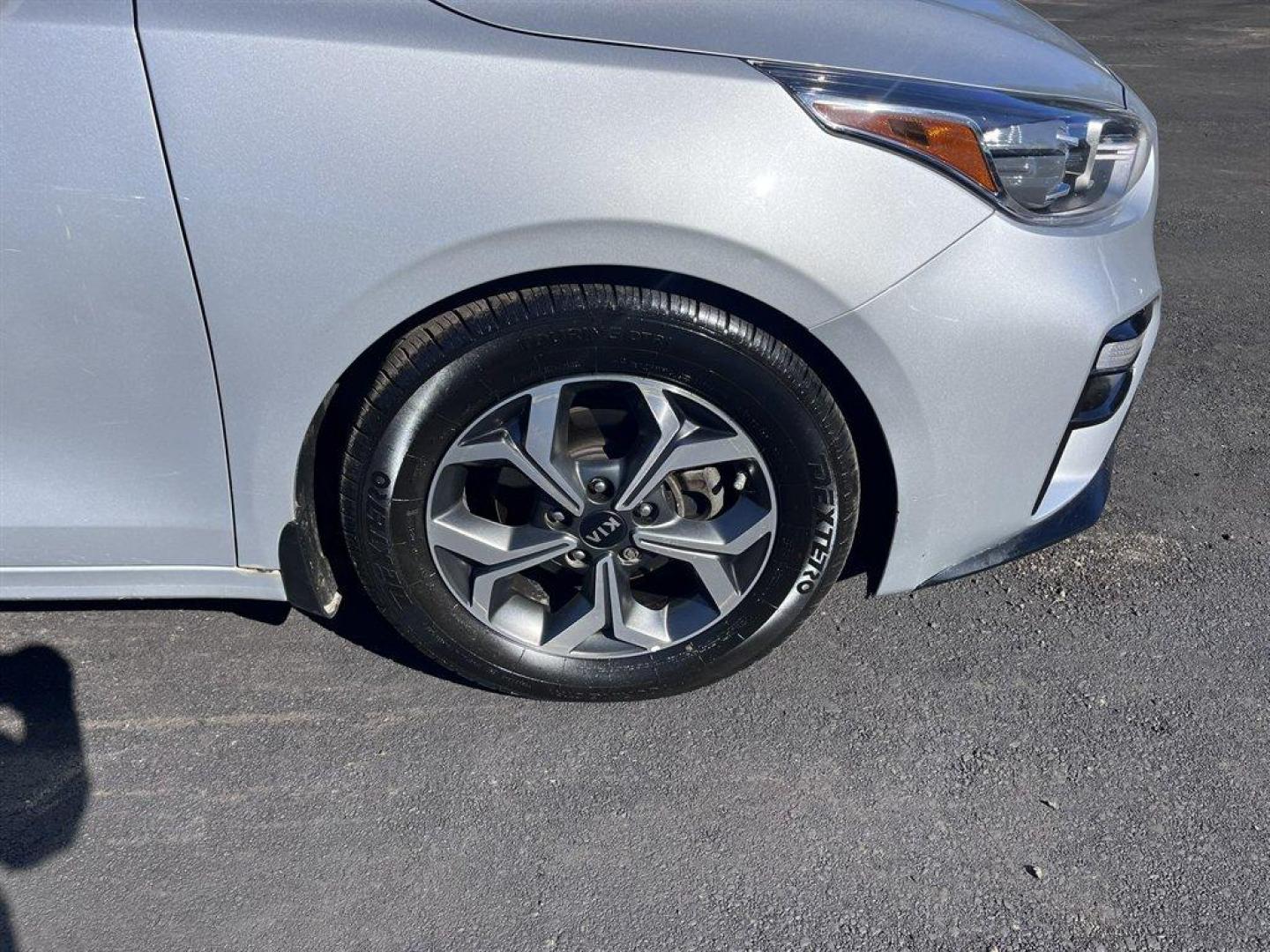 2021 Silver /Black Kia Forte (3KPF24AD1ME) with an 2.0l I-4 MPI Dohc 2.0l engine, Automatic transmission, located at 745 East Steele Rd., West Columbia, SC, 29170, (803) 755-9148, 33.927212, -81.148483 - Special Internet Price! 2021 Kia Forte with AM/FM/MP3 Audio System, 2 LCD Monitors In The Front, Cruise Control, Backup Camera, Manual Air Conditioning, Keyless Entry, Front Bucket Seats, Cloth Seats, Bench Rear Seat, Powered Windows, Powered Door Locks, Plus More! - Photo#31