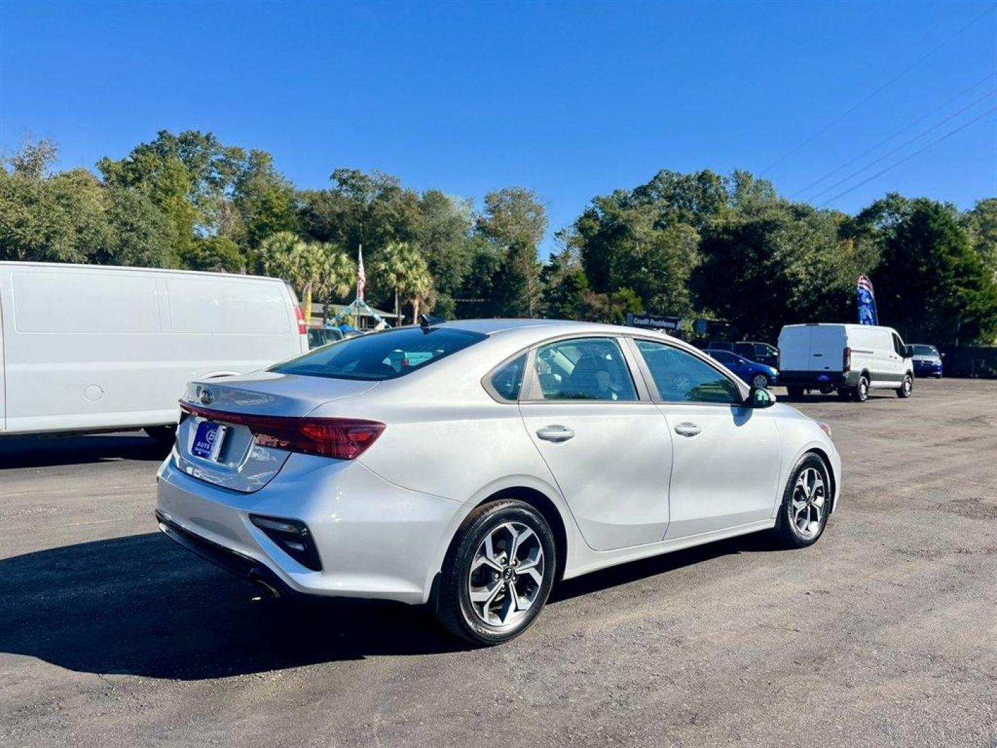 2021 Silver /Black Kia Forte (3KPF24AD1ME) with an 2.0l I-4 MPI Dohc 2.0l engine, Automatic transmission, located at 745 East Steele Rd., West Columbia, SC, 29170, (803) 755-9148, 33.927212, -81.148483 - Special Internet Price! 2021 Kia Forte with AM/FM/MP3 Audio System, 2 LCD Monitors In The Front, Cruise Control, Backup Camera, Manual Air Conditioning, Keyless Entry, Front Bucket Seats, Cloth Seats, Bench Rear Seat, Powered Windows, Powered Door Locks, Plus More! - Photo#4