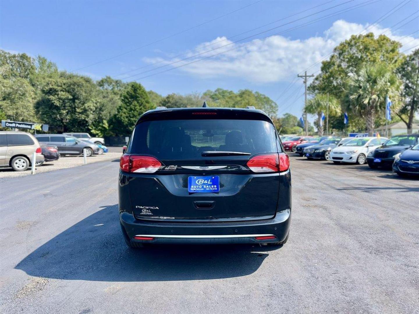 2019 Black /Black Chrysler Pacifica (2C4RC1BG5KR) with an 3.6l V6 MPI Dohc 3.6l engine, Automatic transmission, located at 745 East Steele Rd., West Columbia, SC, 29170, (803) 755-9148, 33.927212, -81.148483 - Special Internet Price! 2019 Chrysler Pacifica with Bluetooth, AM/FM radio, Cruise control, Backup camera, Push to start, Keyless entry, Leather interior, Third row seating, Powered rear sliding doors, Powered liftgate, Powered windows, Powered door locks, Plus more! - Photo#3